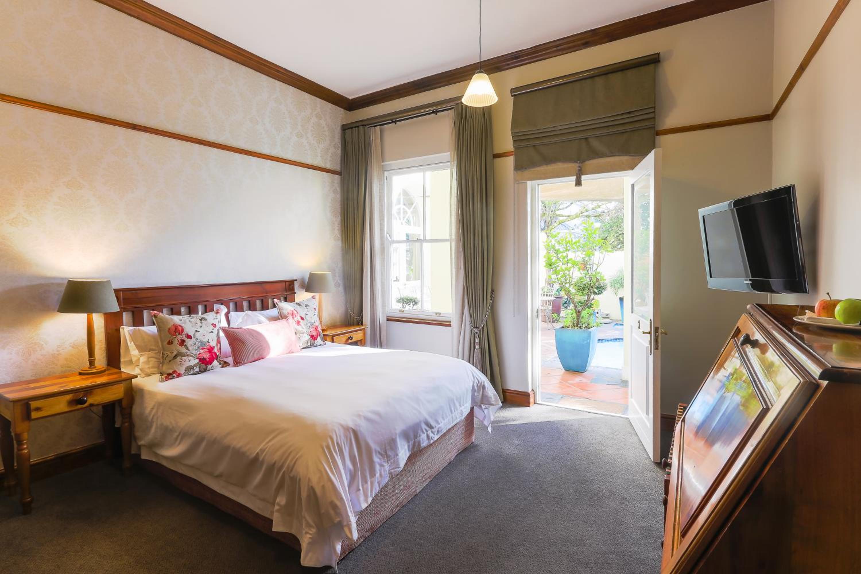 Northern Double Room at Pool photo 1