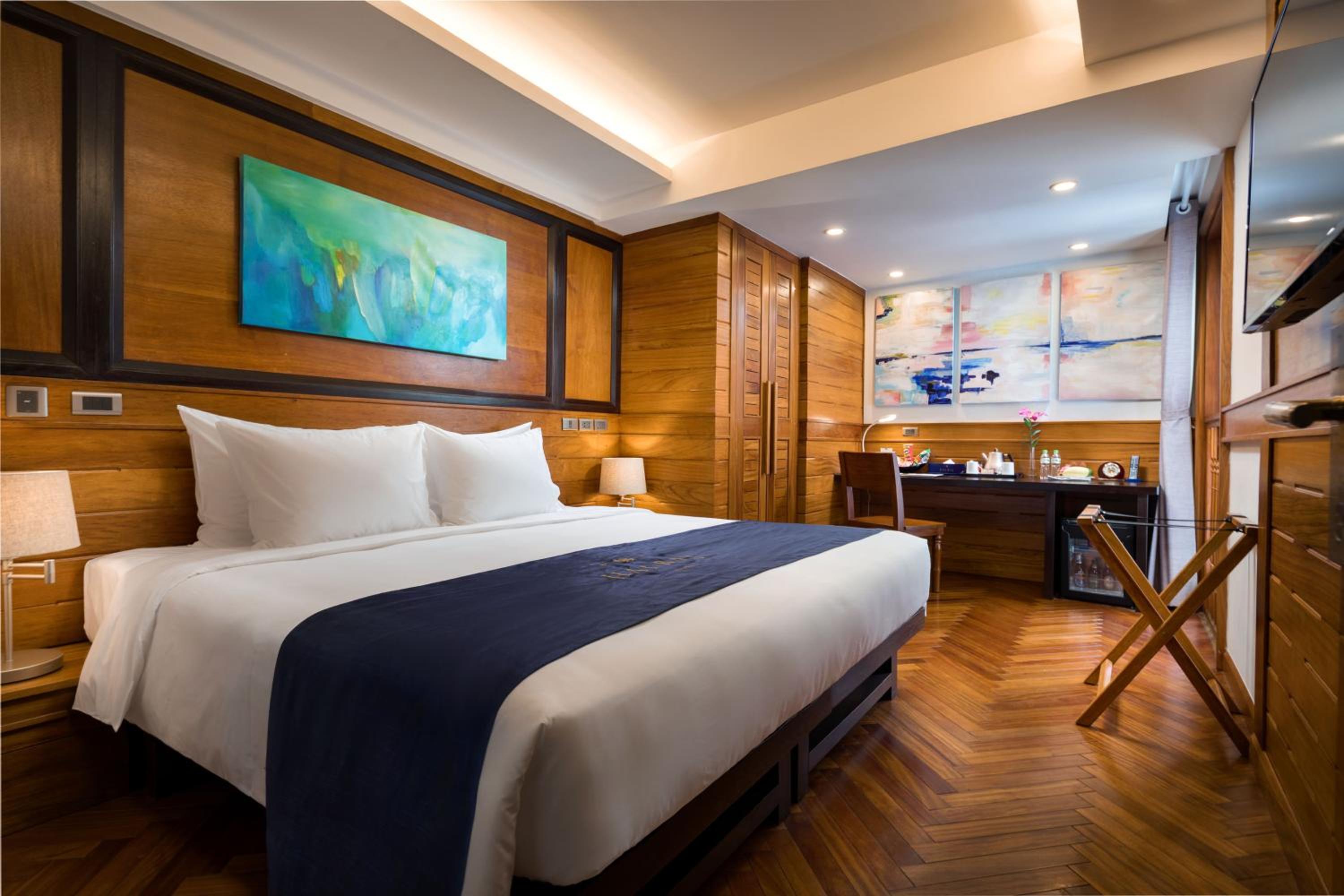 Deluxe King Room