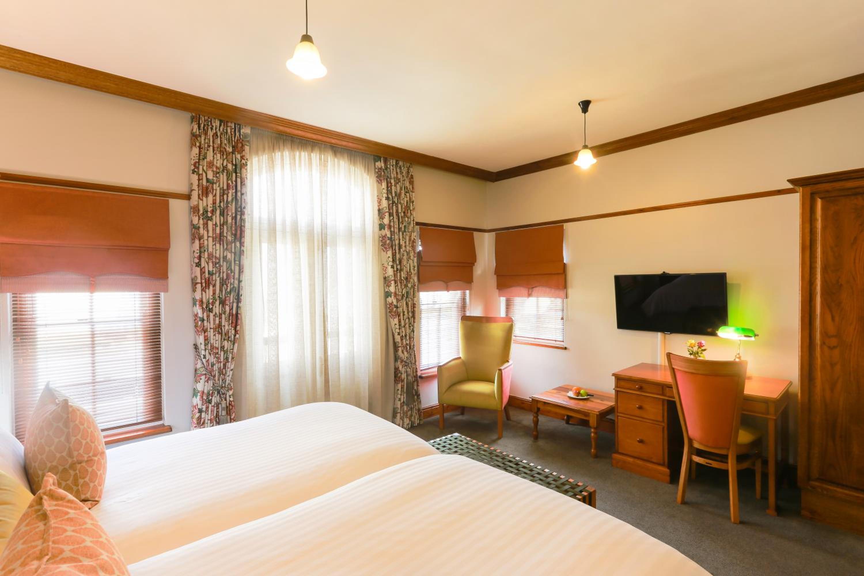 Deluxe Twin Room with Mountain View photo 3