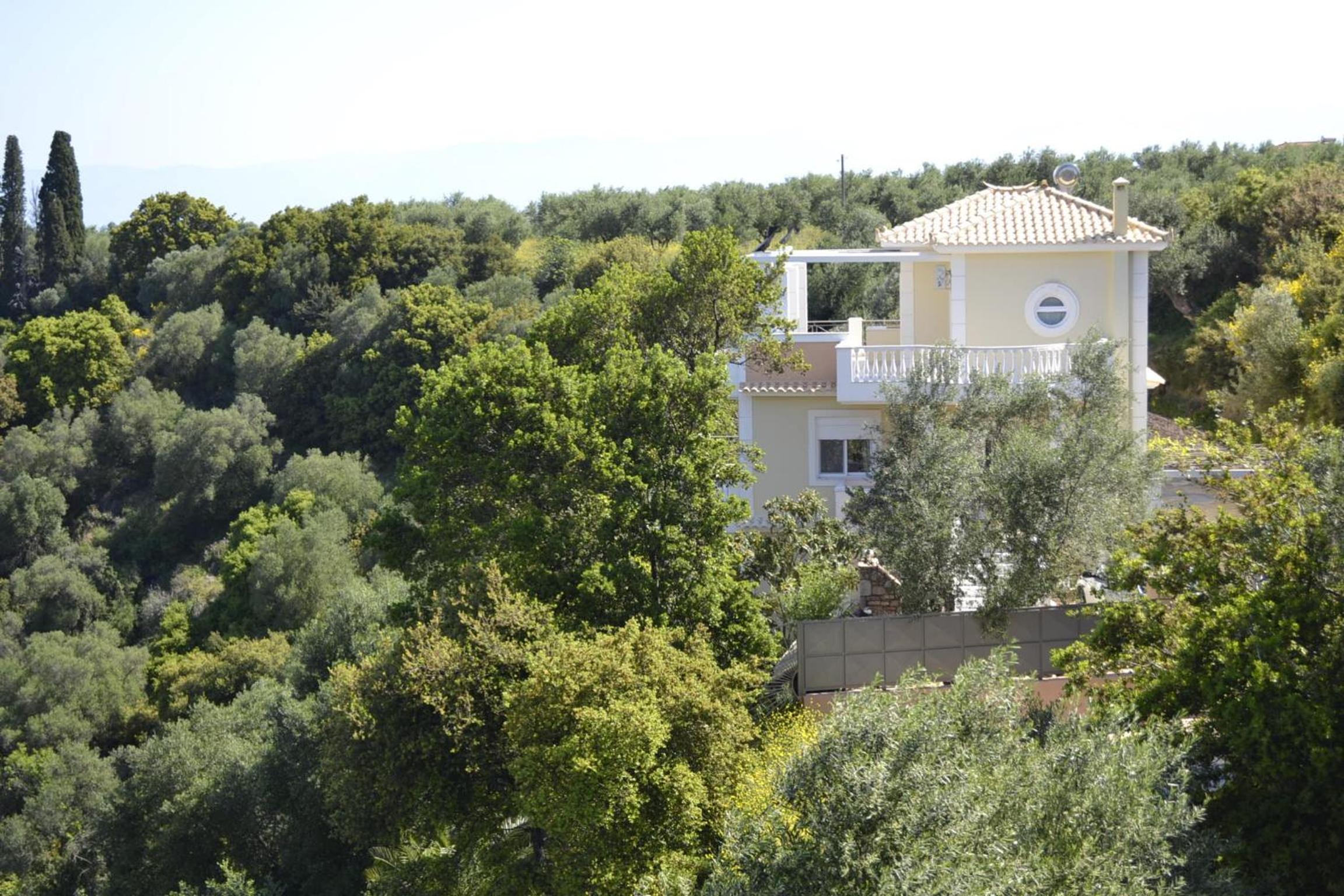 Villa photo 3