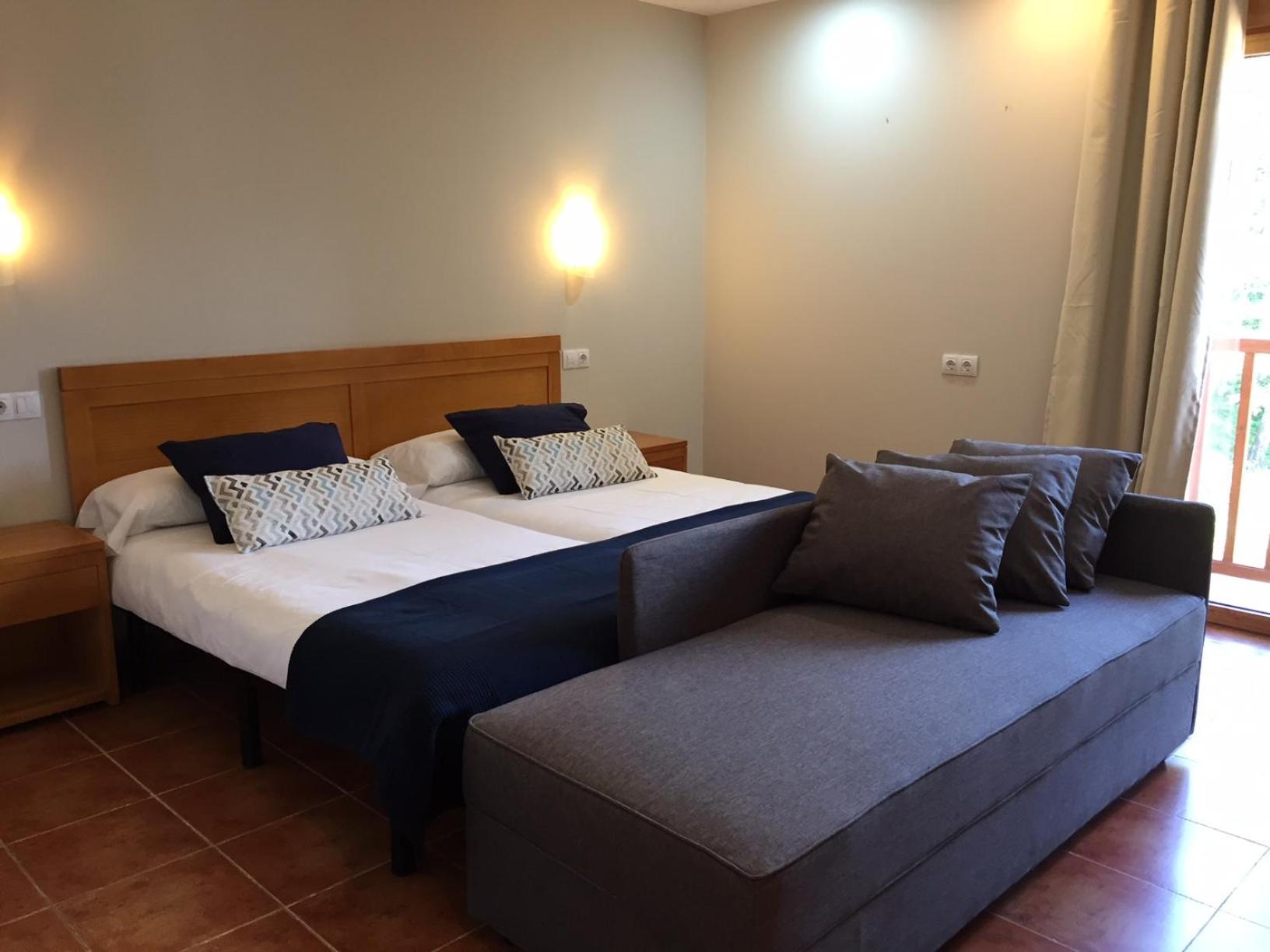 Double Comfort Room (2 Adults + 1 Child) - Photo 1
