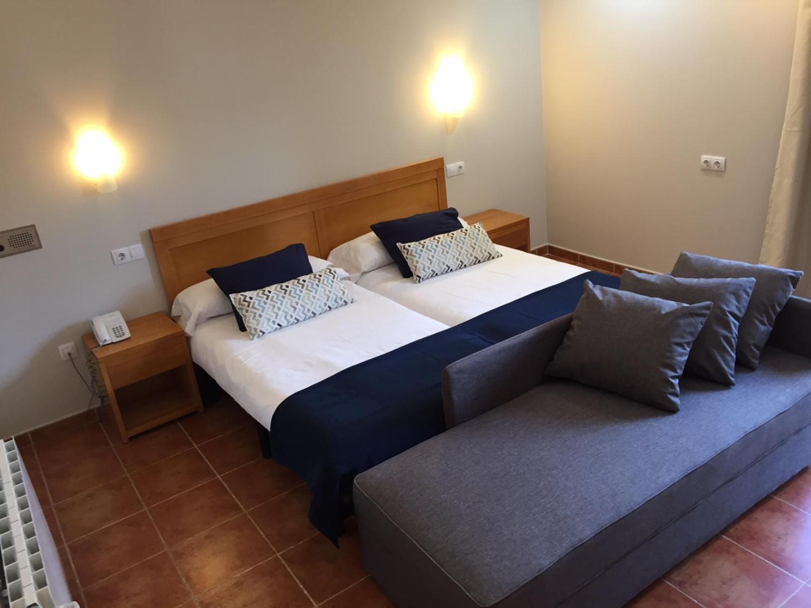 Double Comfort Room (2 Adults + 1 Child) - Photo 3
