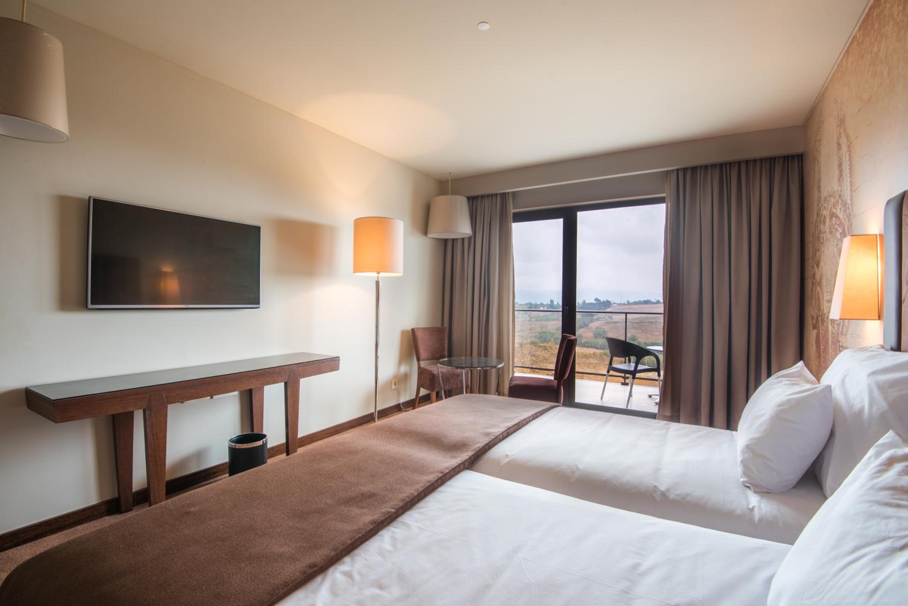 Family Twin Room (2 Adults + 2 Children)