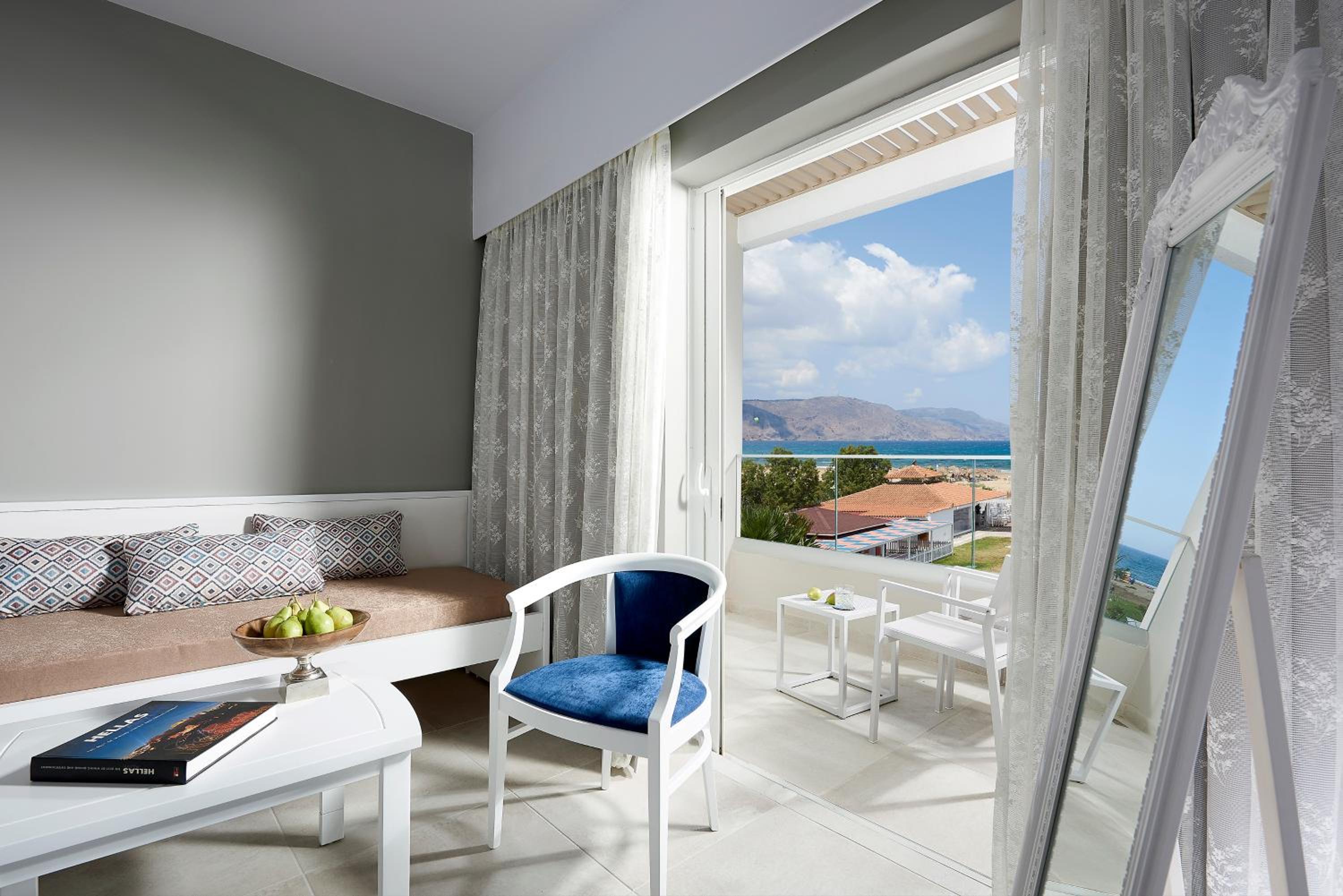 Deluxe Double Room with Side Sea View photo 3