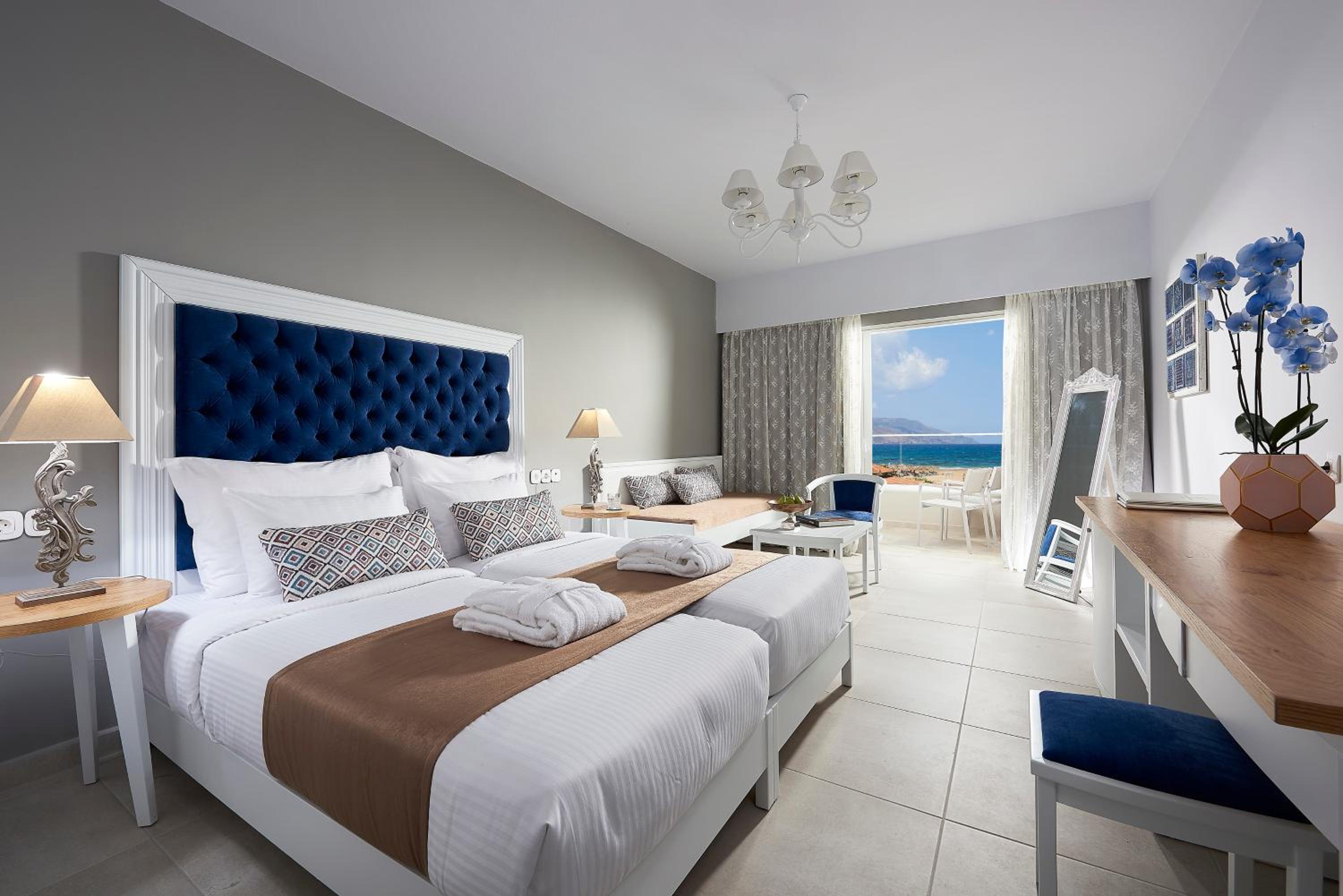 Deluxe Double Room with Side Sea View