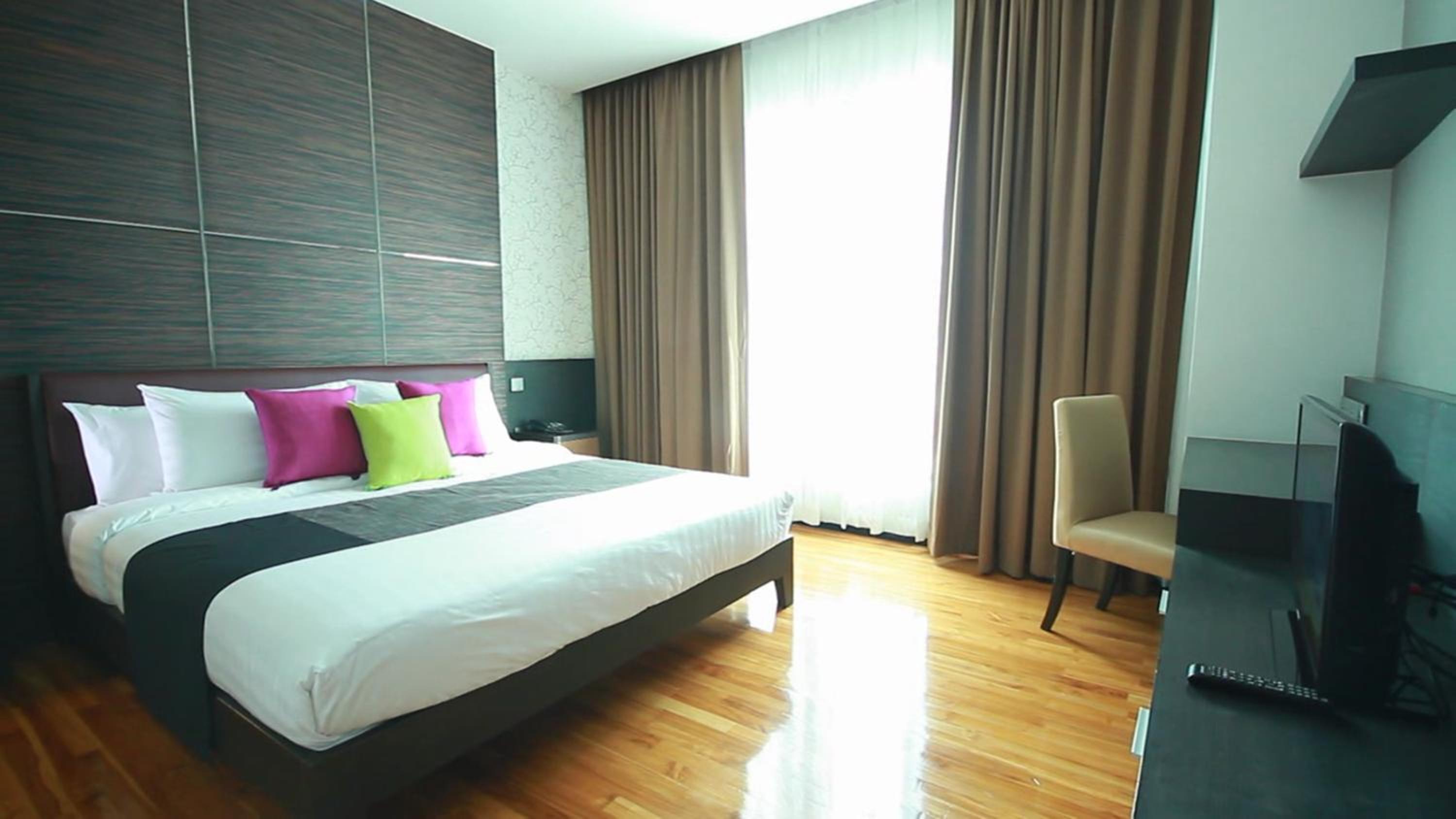 Lumen One Bedroom Suite photo 2