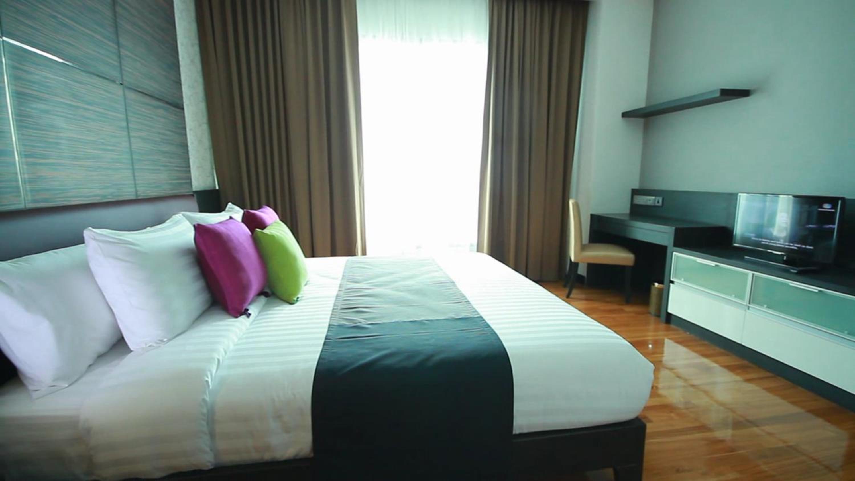 Lumen One Bedroom Suite photo 3