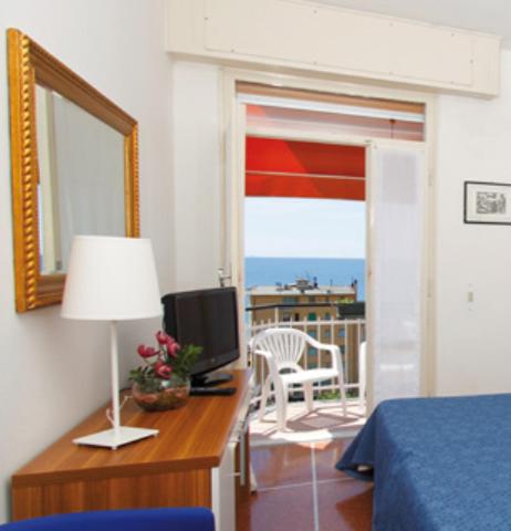 Superior Double or Twin Room with with Balcony and Sea View photo 3