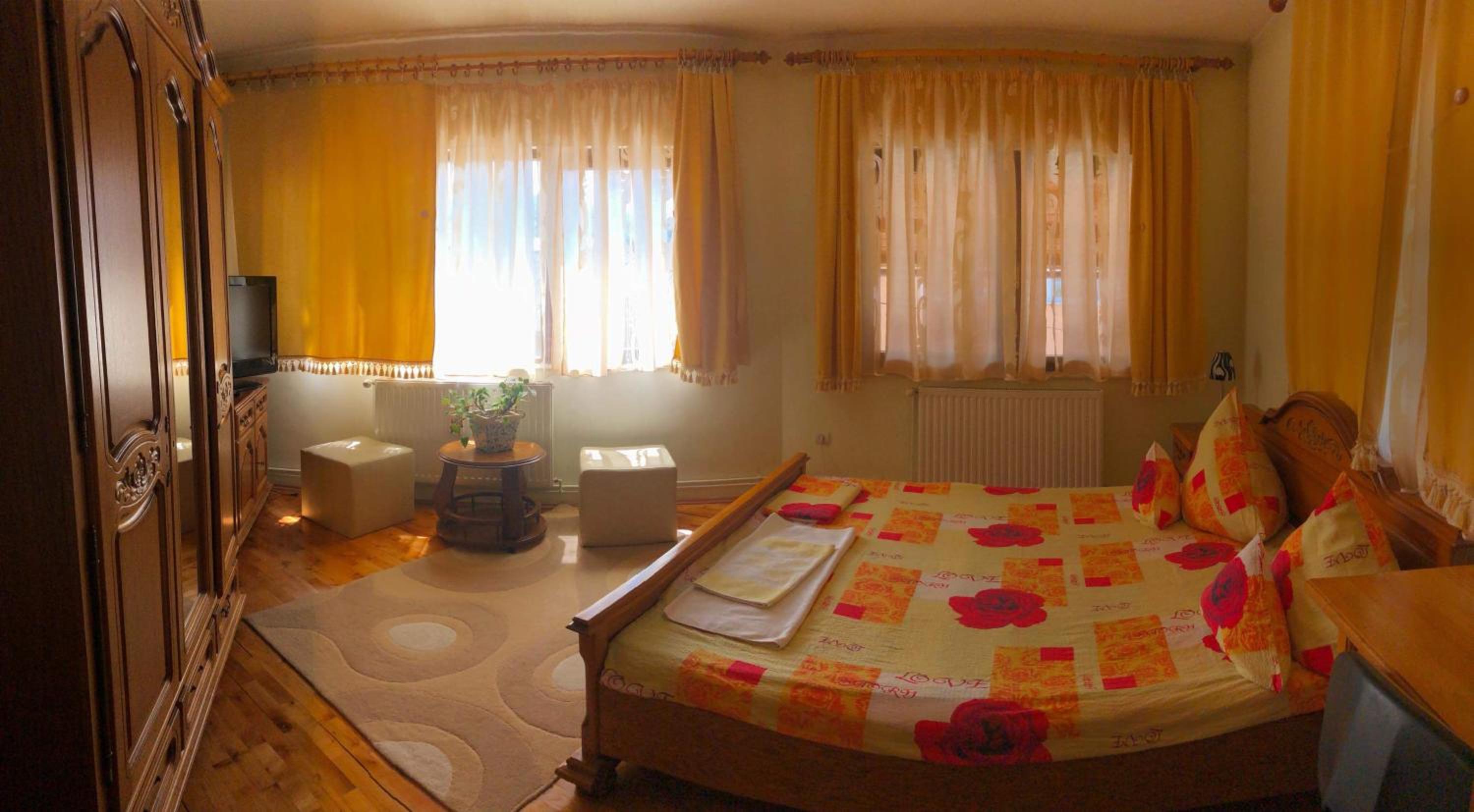 Double Room with Shared Bathroom photo 1