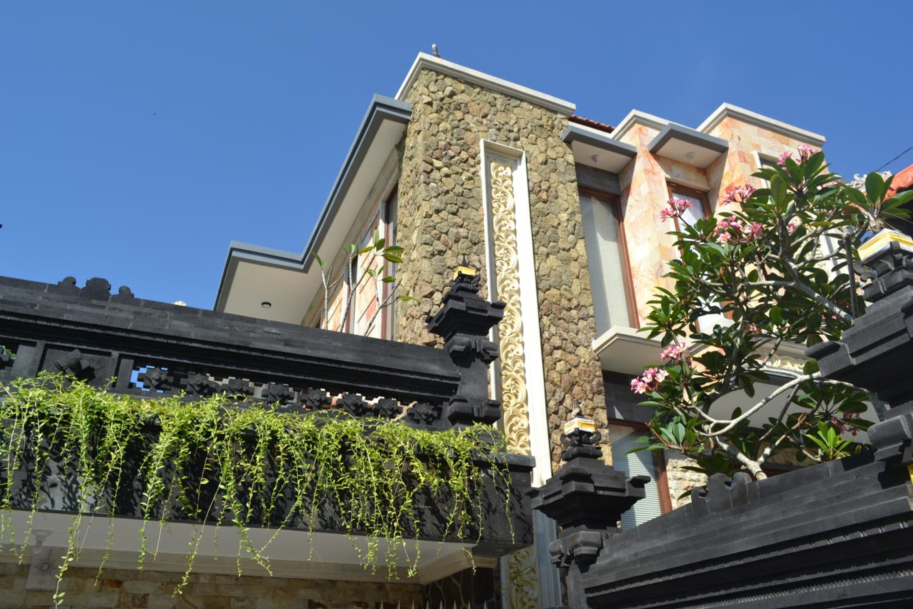 Villa photo 2