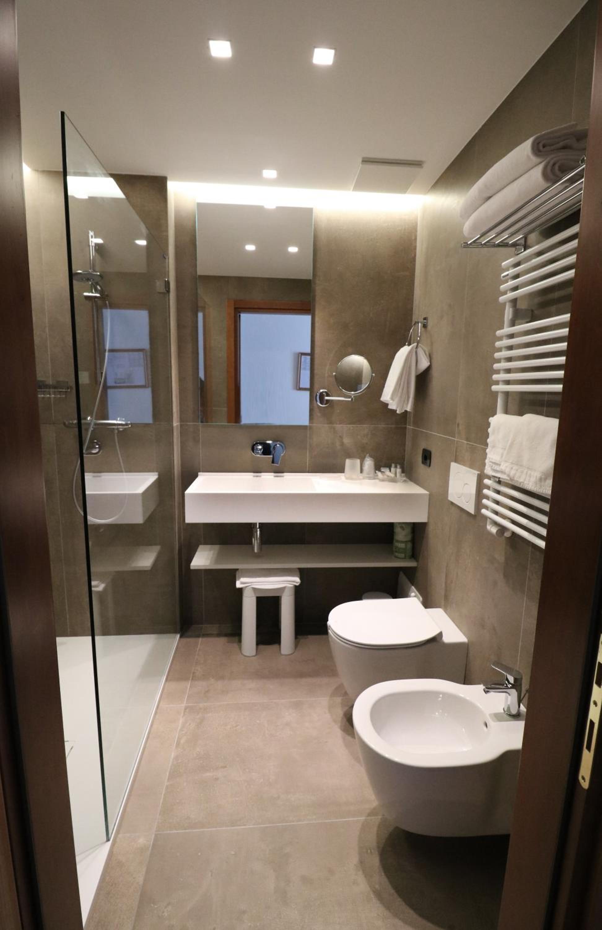 Twin Room with Lake View photo 2