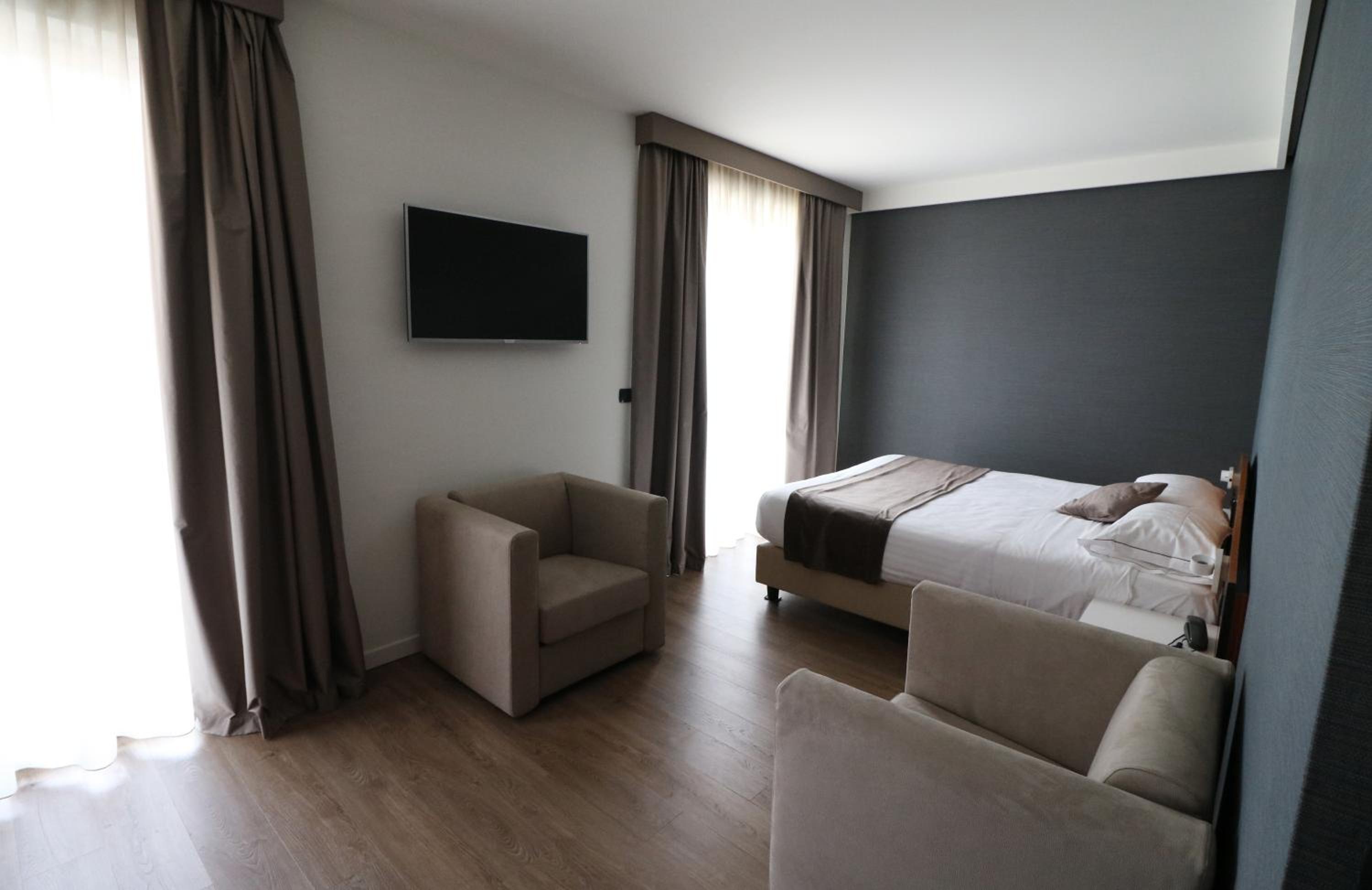 Double Room with Lake View photo 1