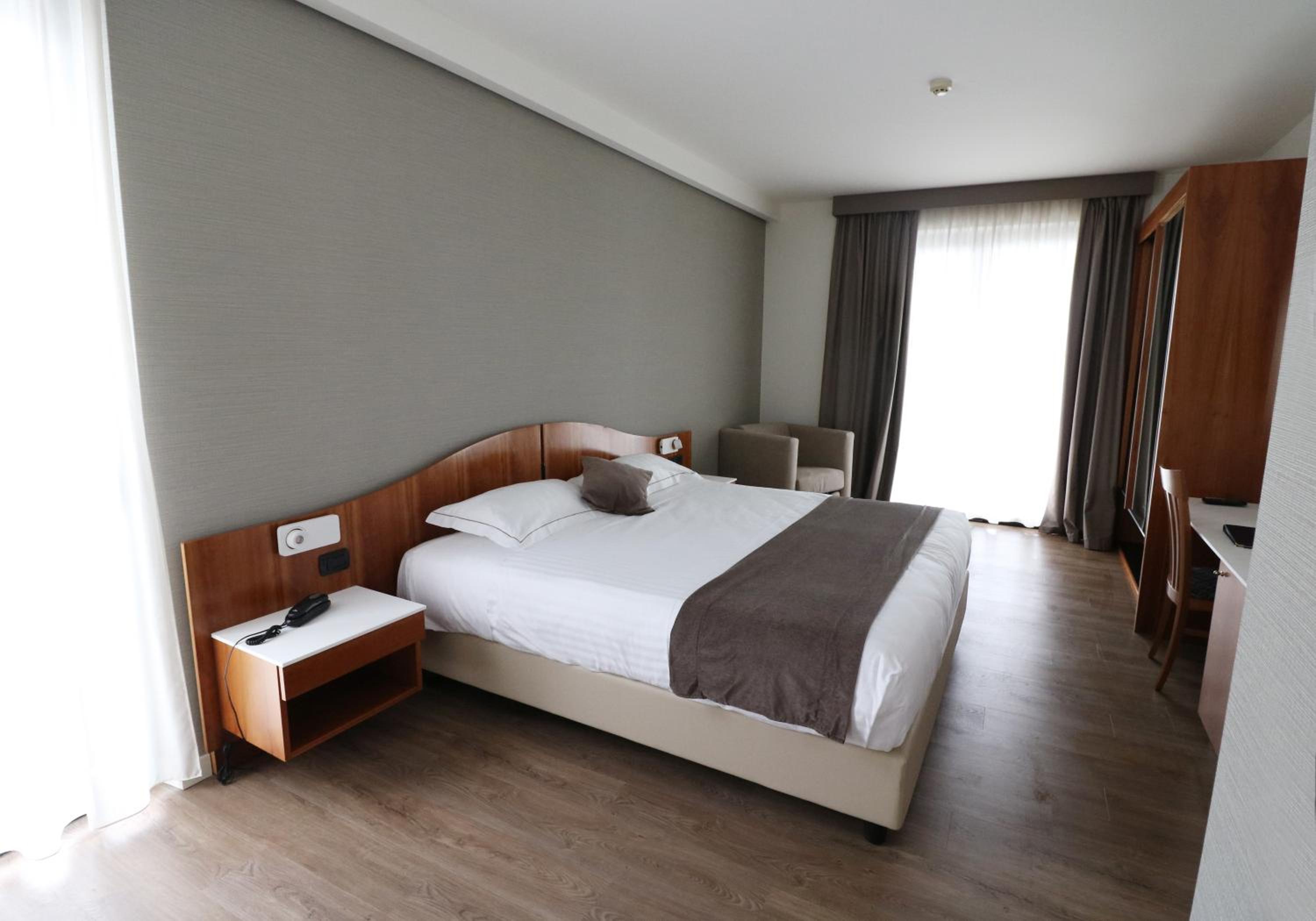 Double Room with Lake View photo 3