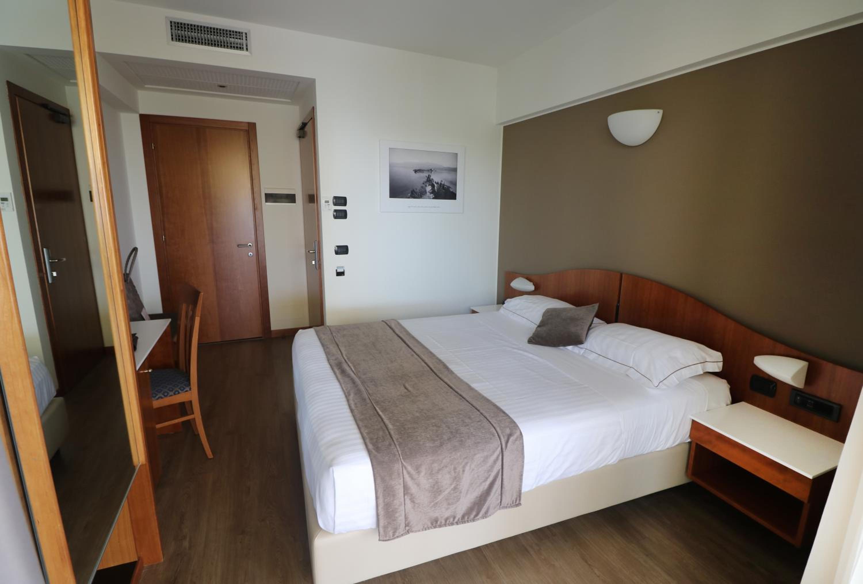 Standard Double Room photo 2