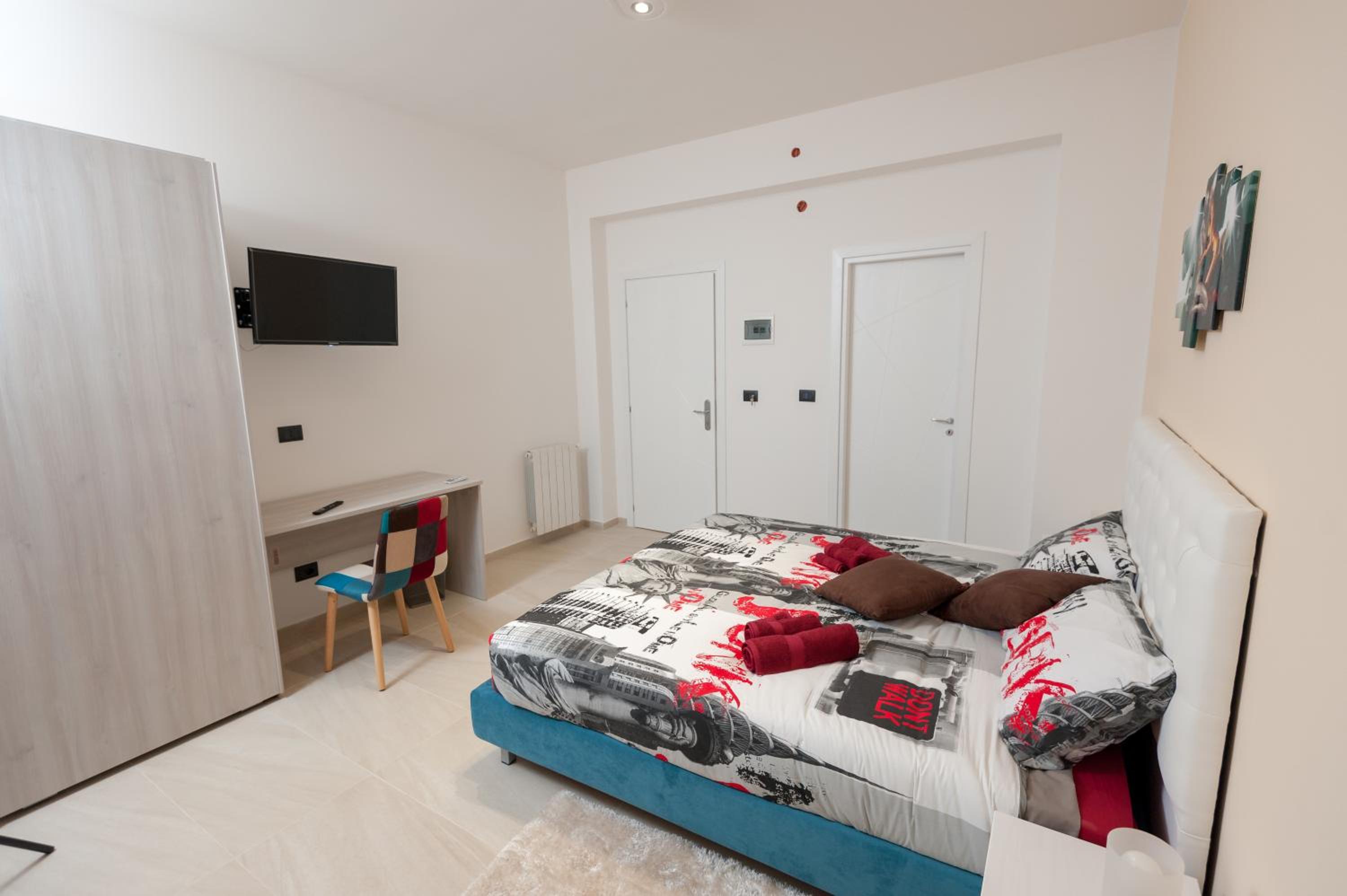 Triple Room with Private Bathroom - Photo 2