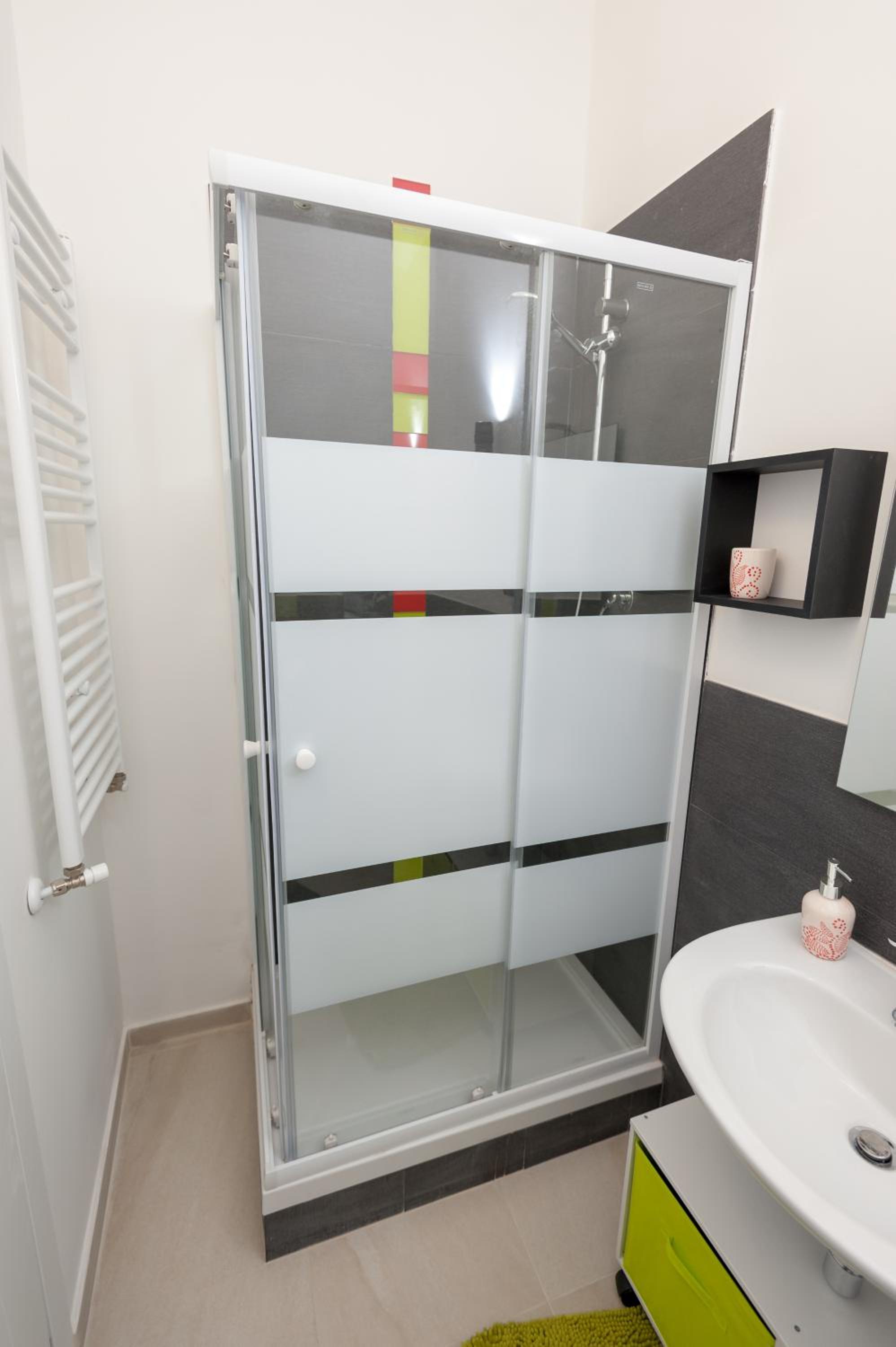 Triple Room with Private Bathroom - Photo 4