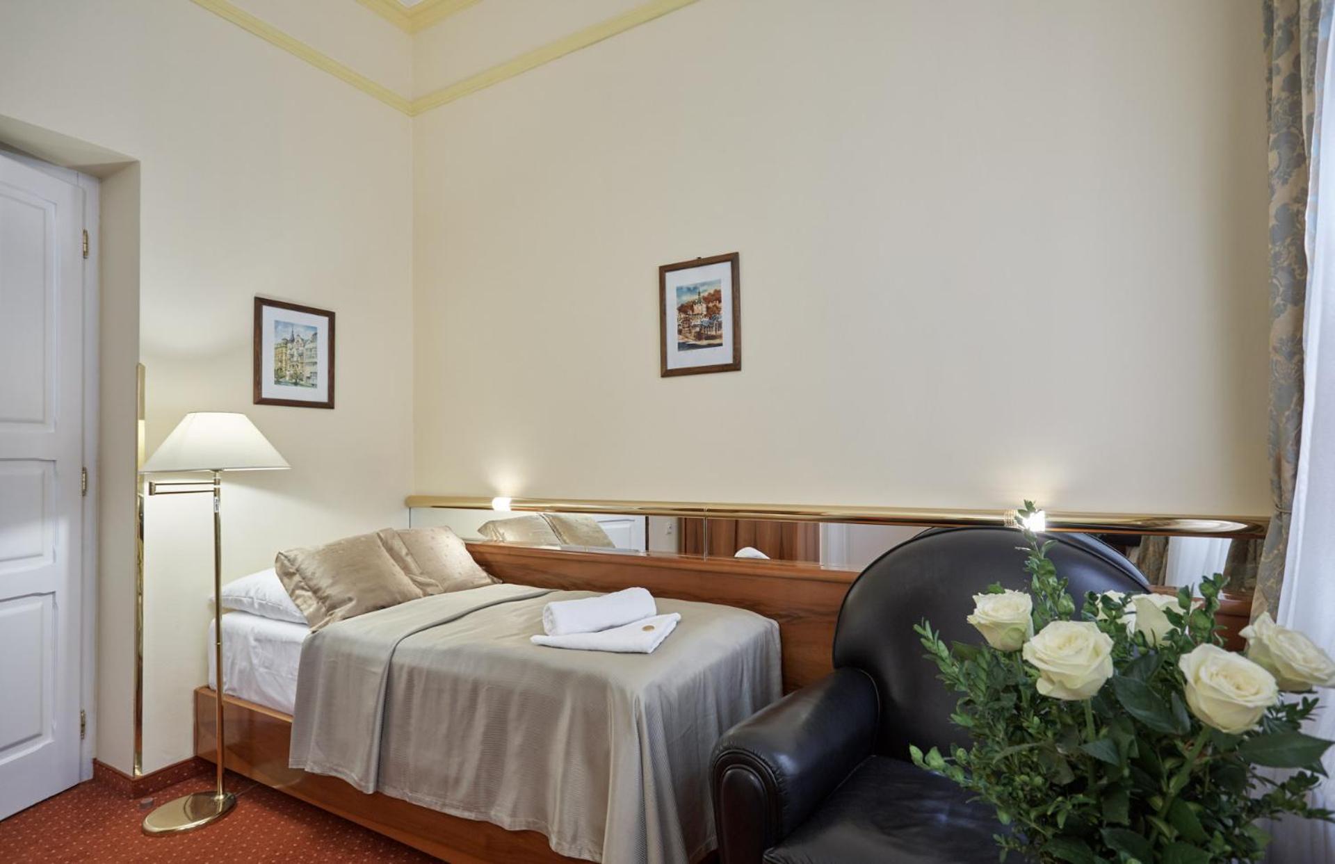 Single Room with Courtyard View