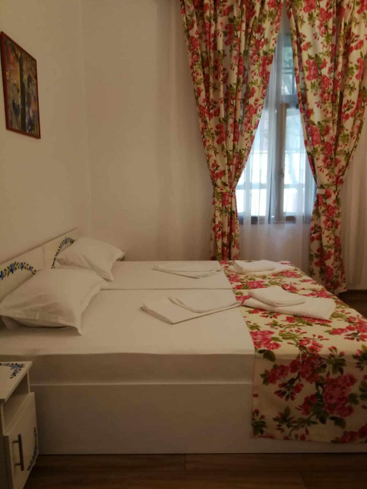 Standard Double Room - Photo 15