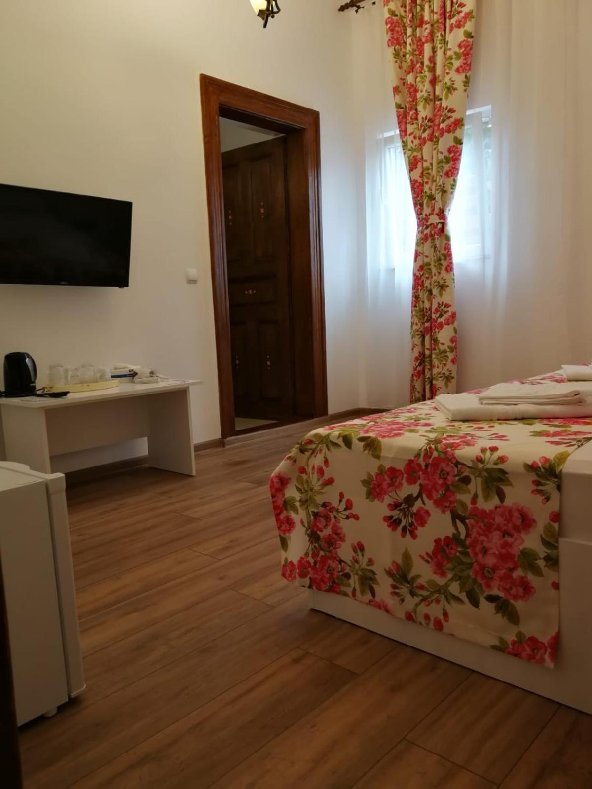 Standard Double Room - Photo 6
