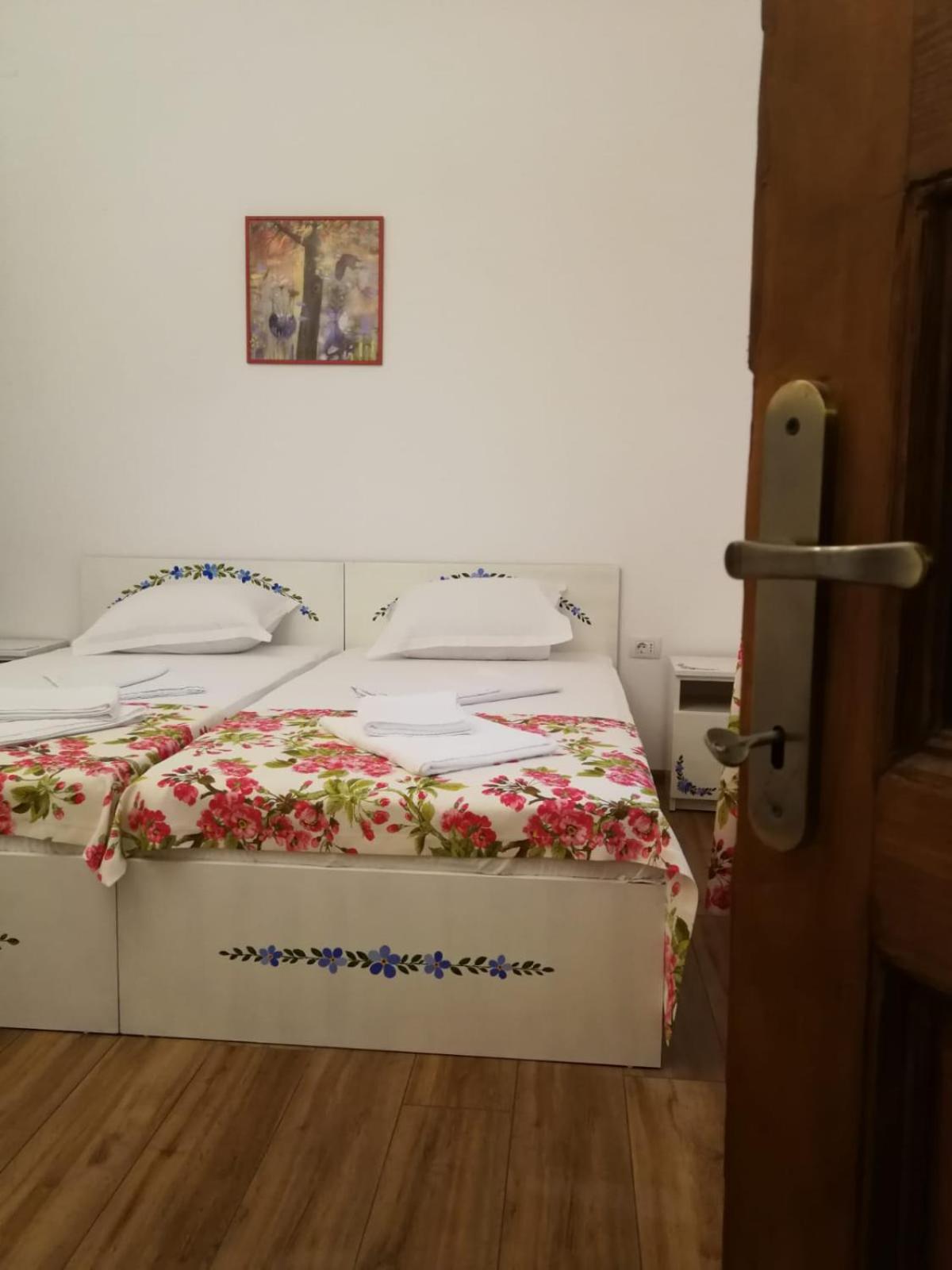 Standard Double Room - Photo 8