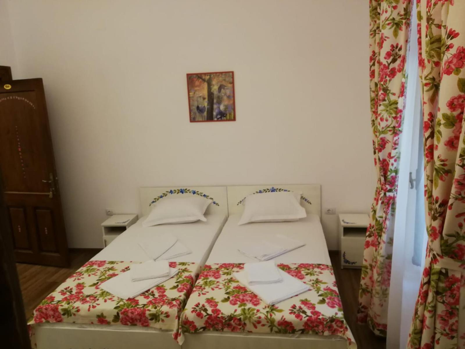 Standard Double Room - Photo 9