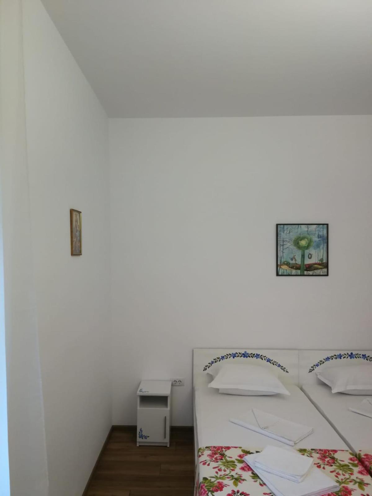 Standard Double Room - Photo 12