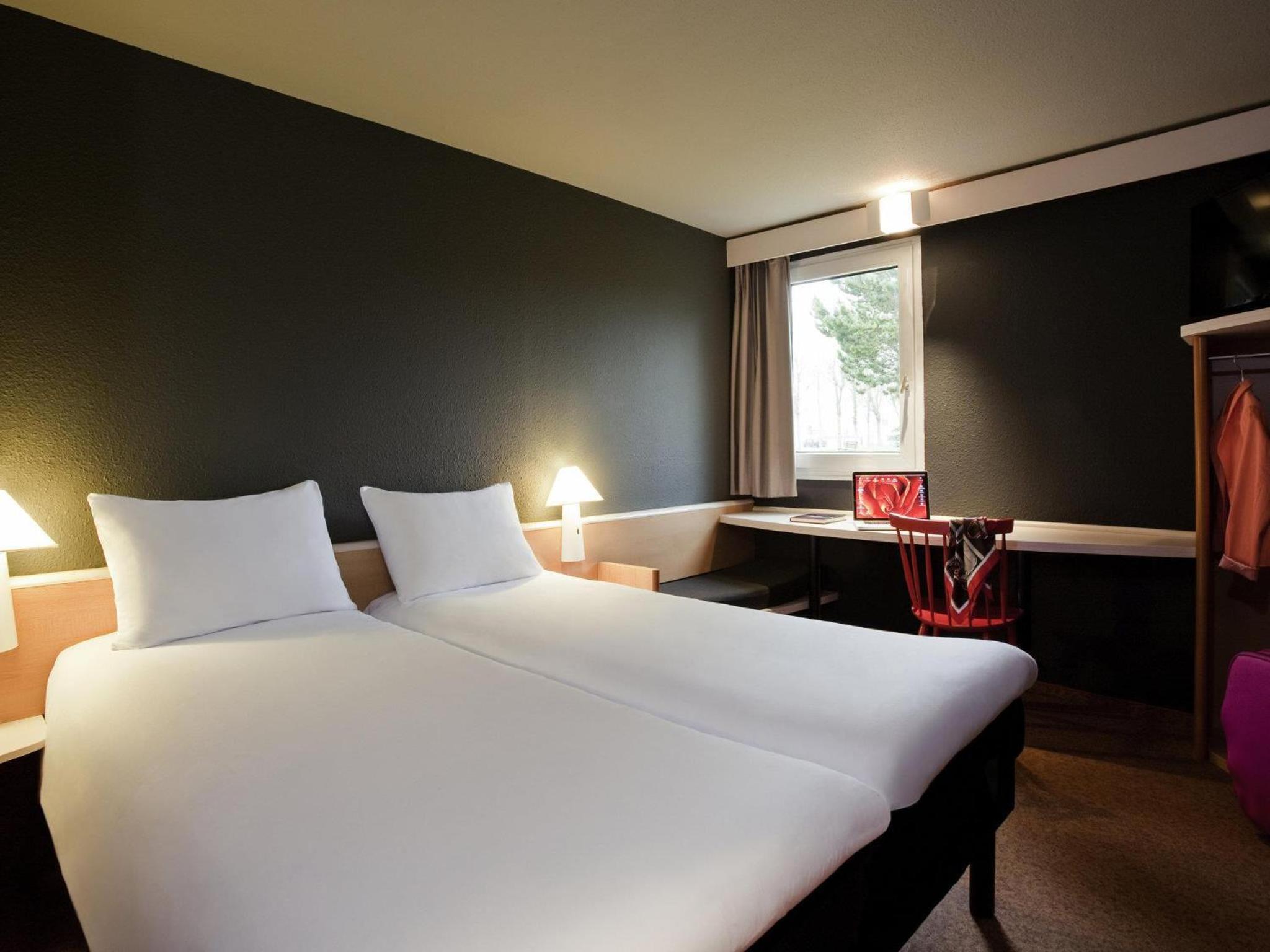 Standard Room with Two Single Beds