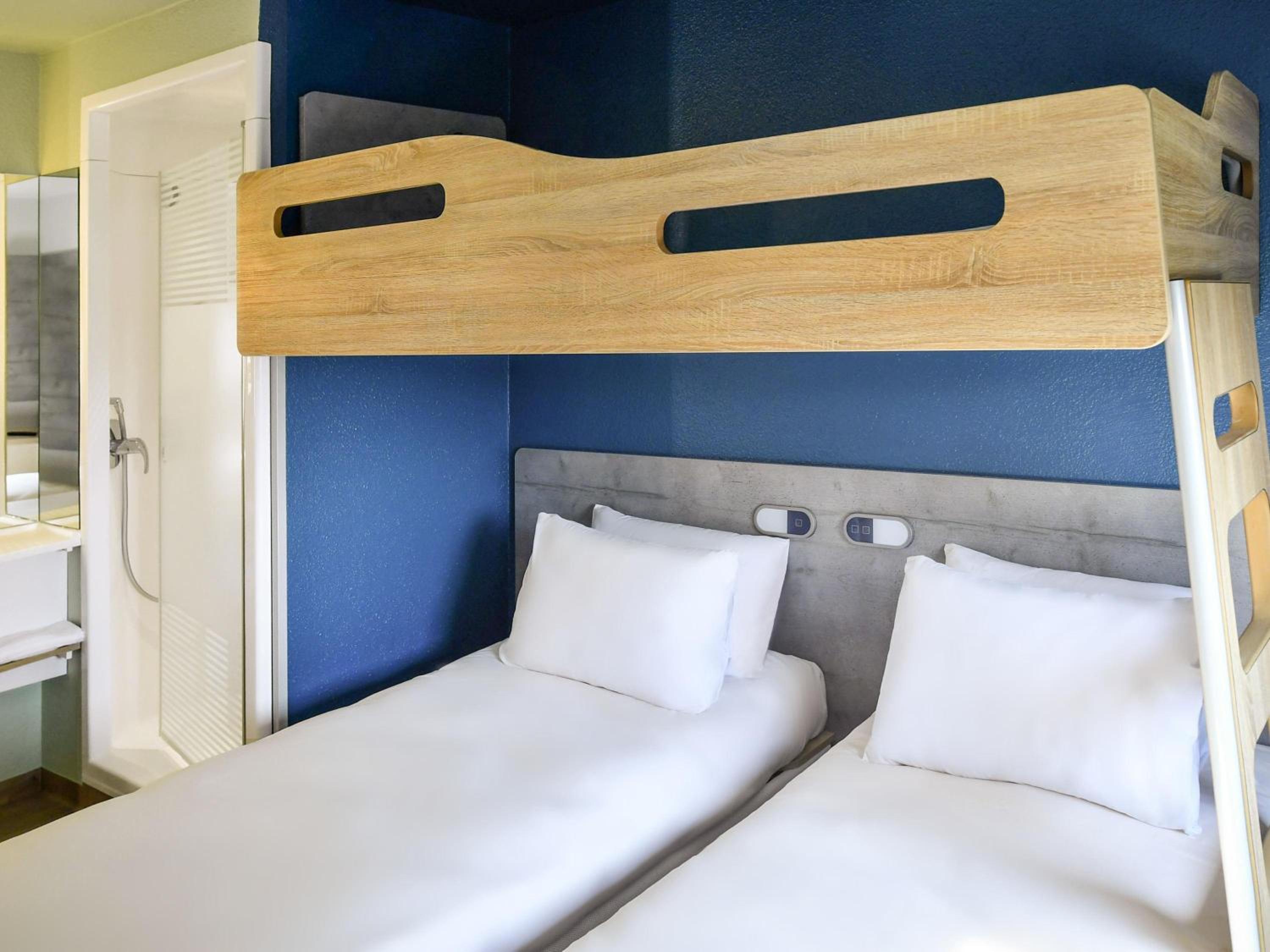 Classic Triple Room with Three Single Beds