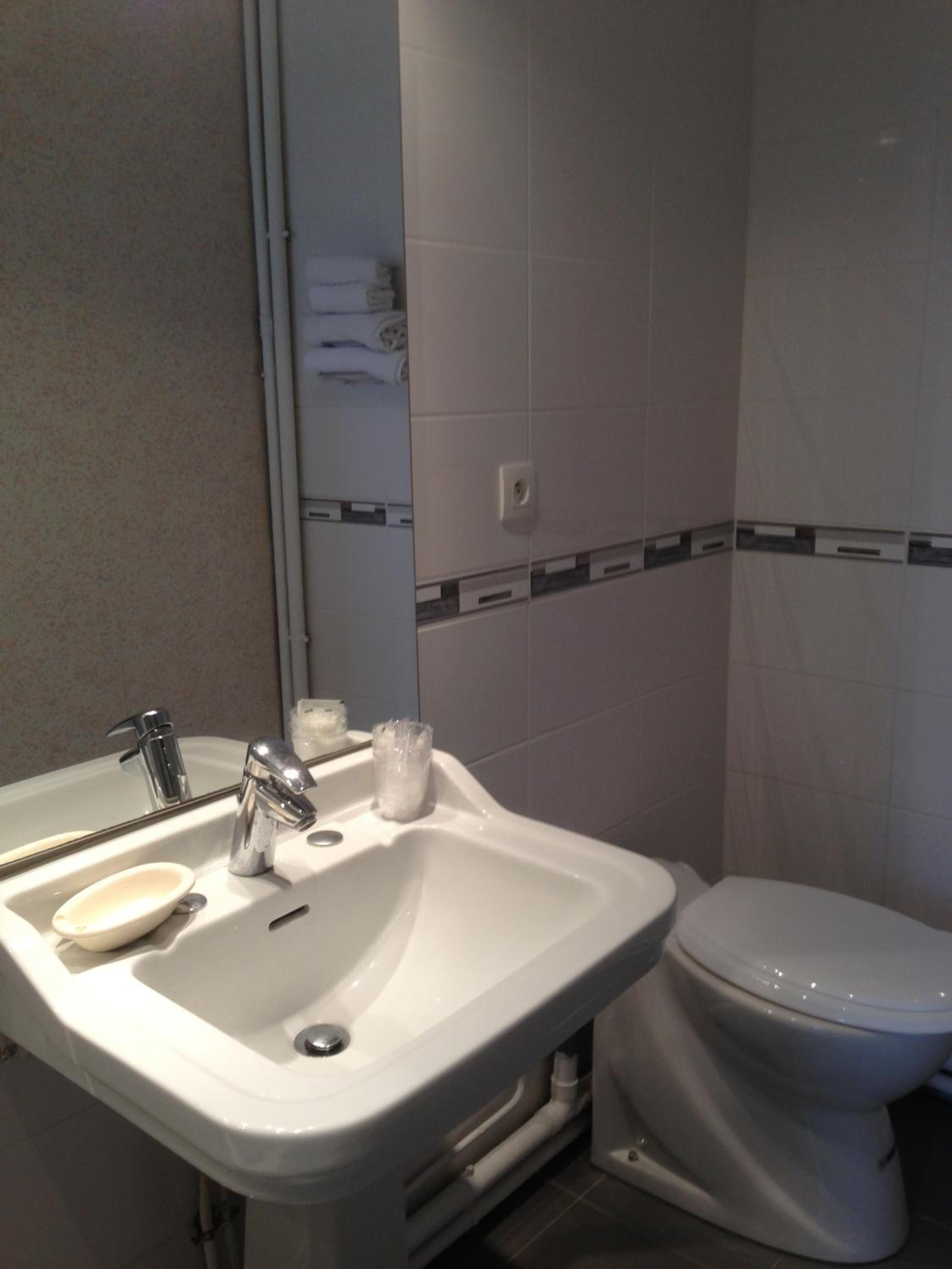Double Room - Photo 6