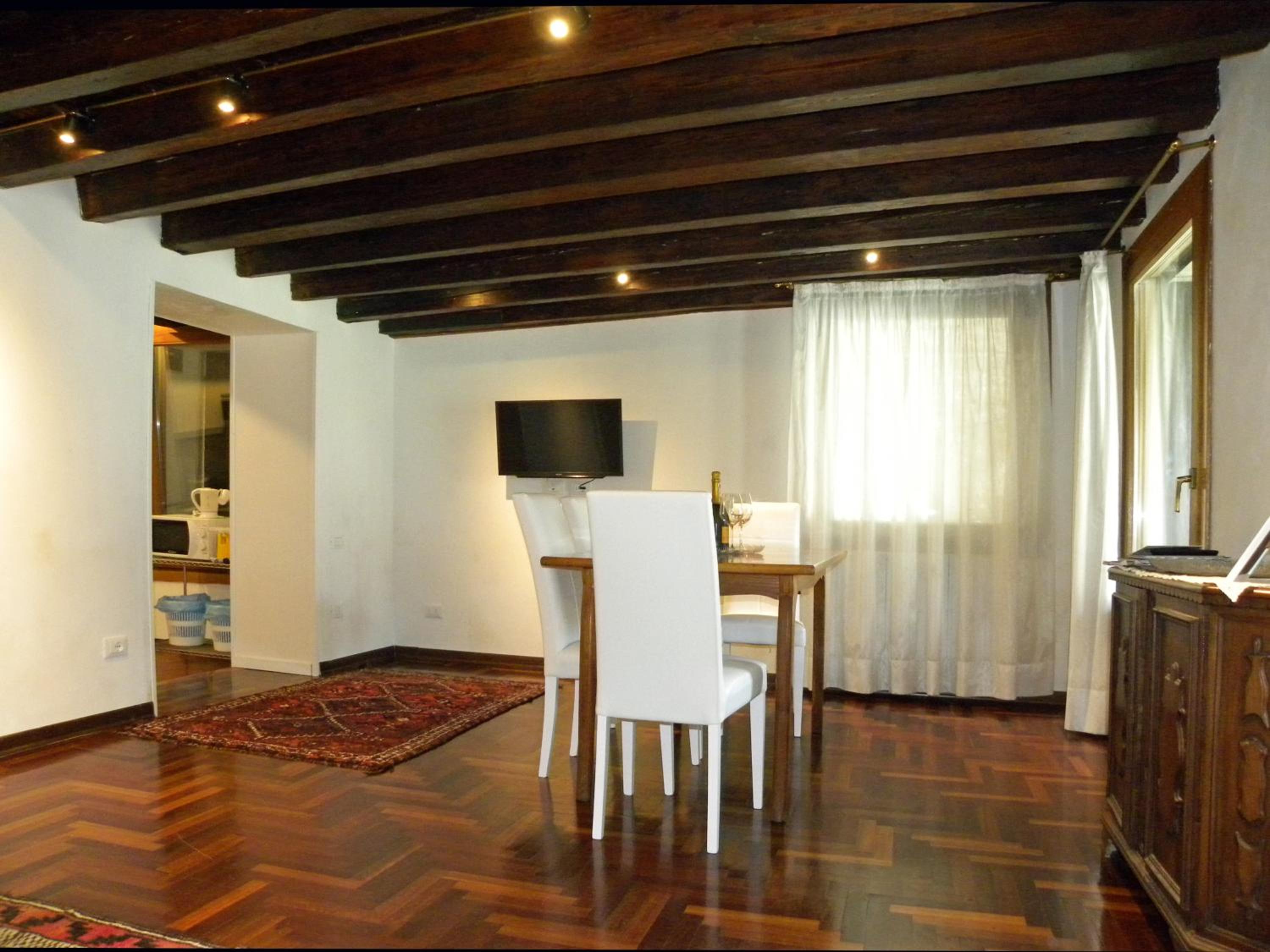 Deluxe Apartment photo 3