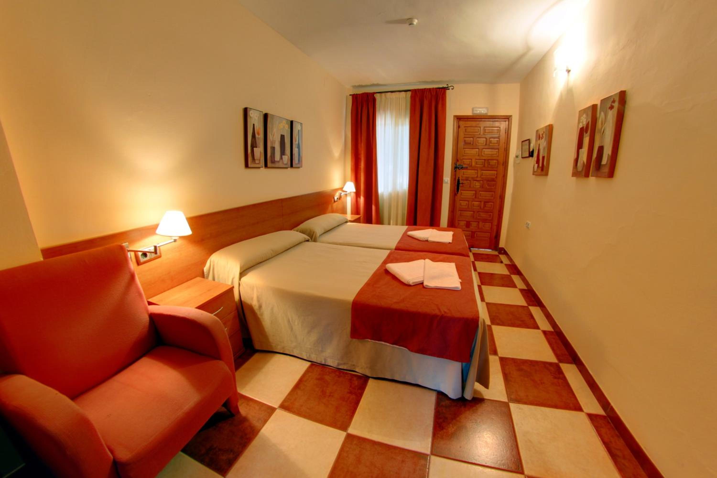 Habitación Estándar con Dos Camas Individuales Habitación Estándar con Dos Camas Individuales