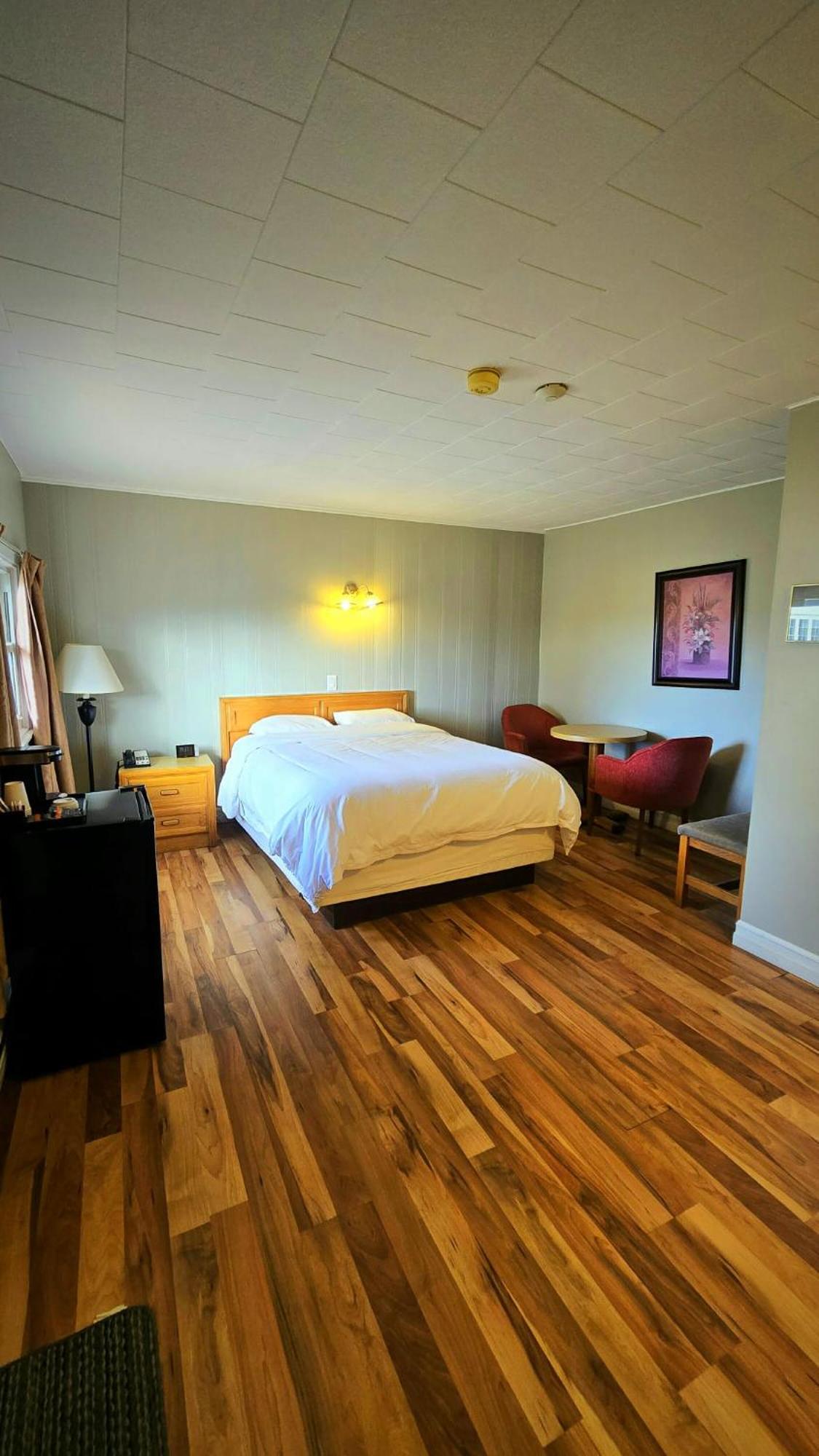 Queen room with 1 Queen bed - No pets allowed
