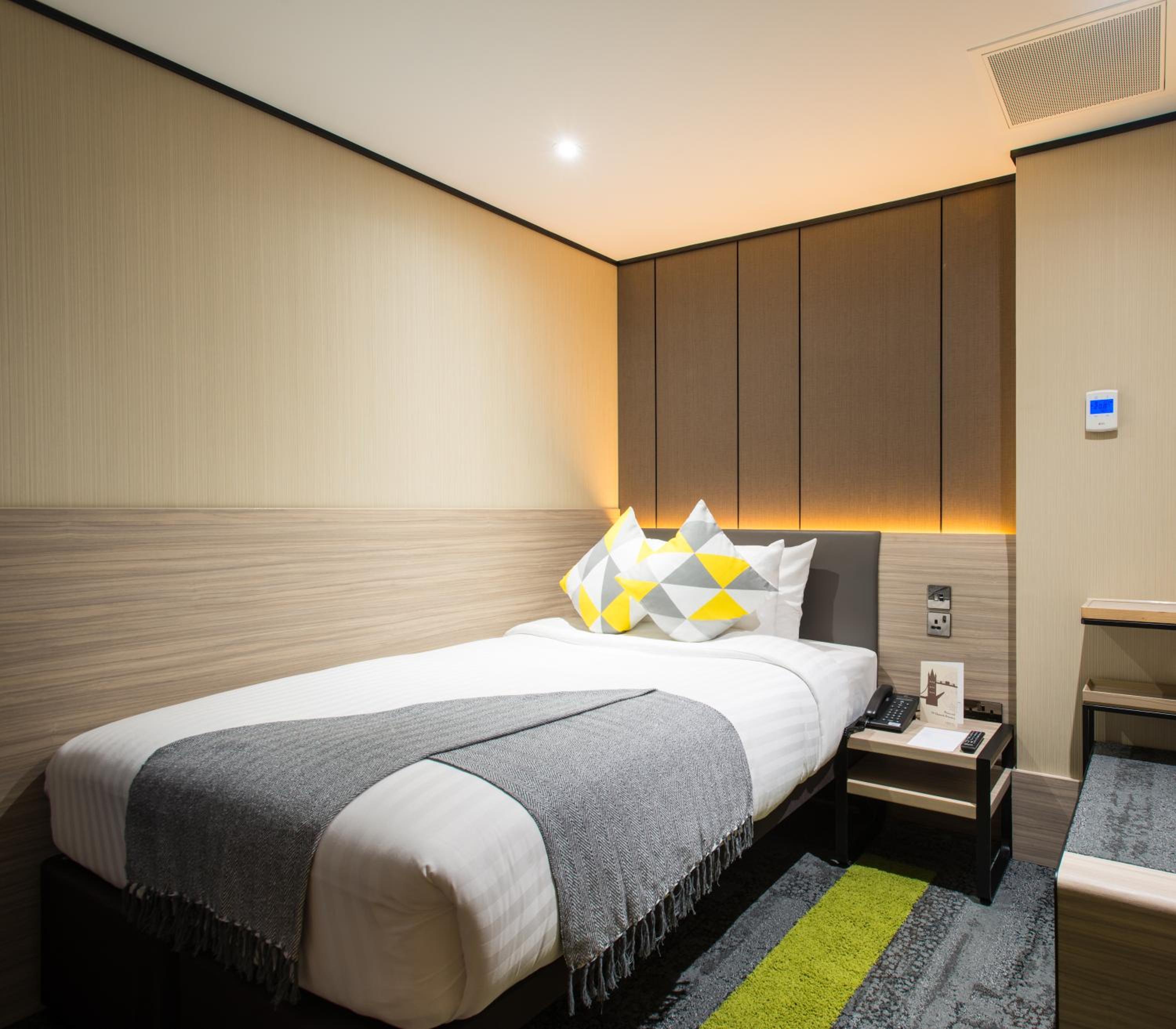 Single Room with Airport Lounge
