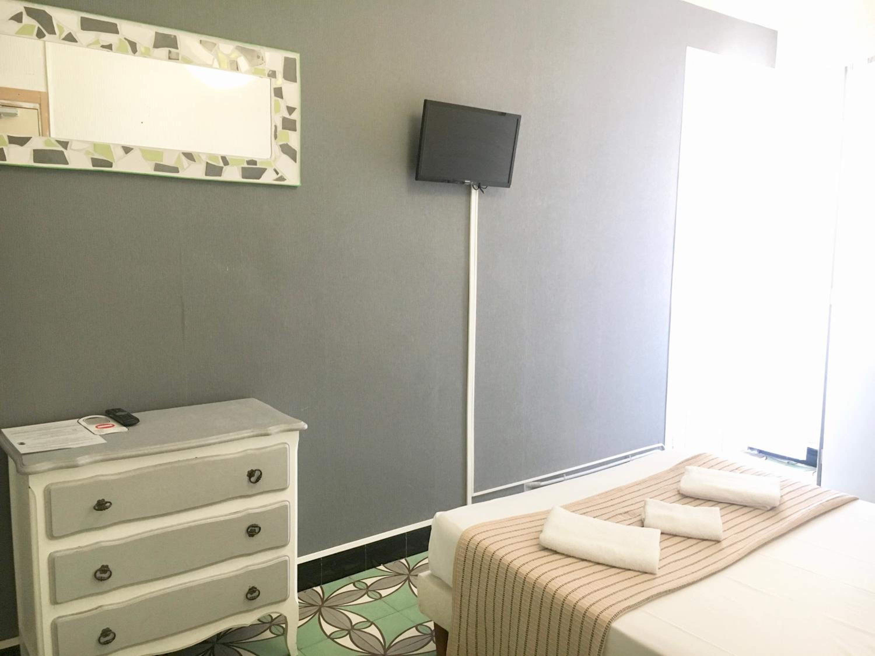 Quadruple Room with Shared Bathroom photo 1