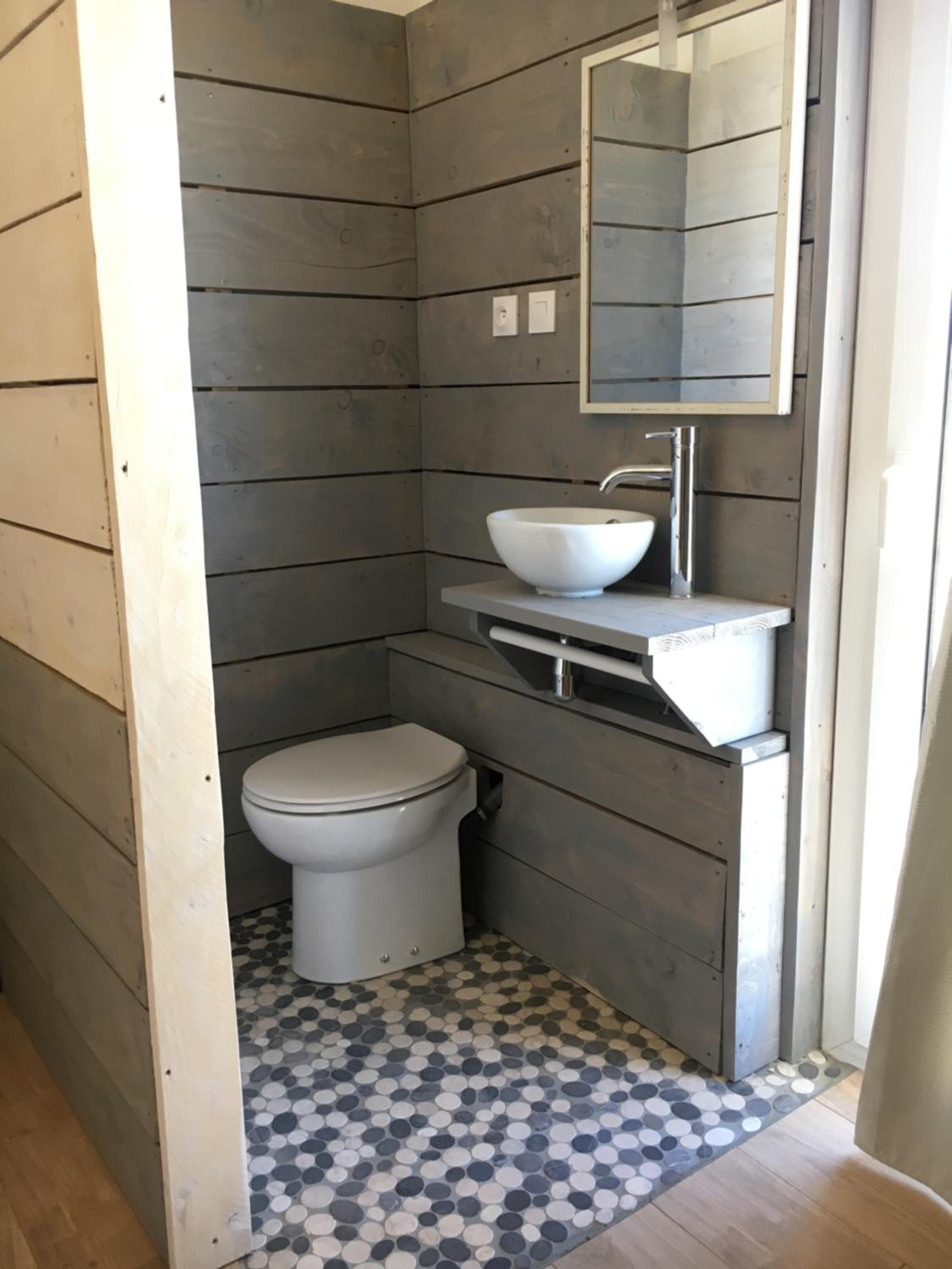 Classic Double Room with Sink and Toilet - Photo 2