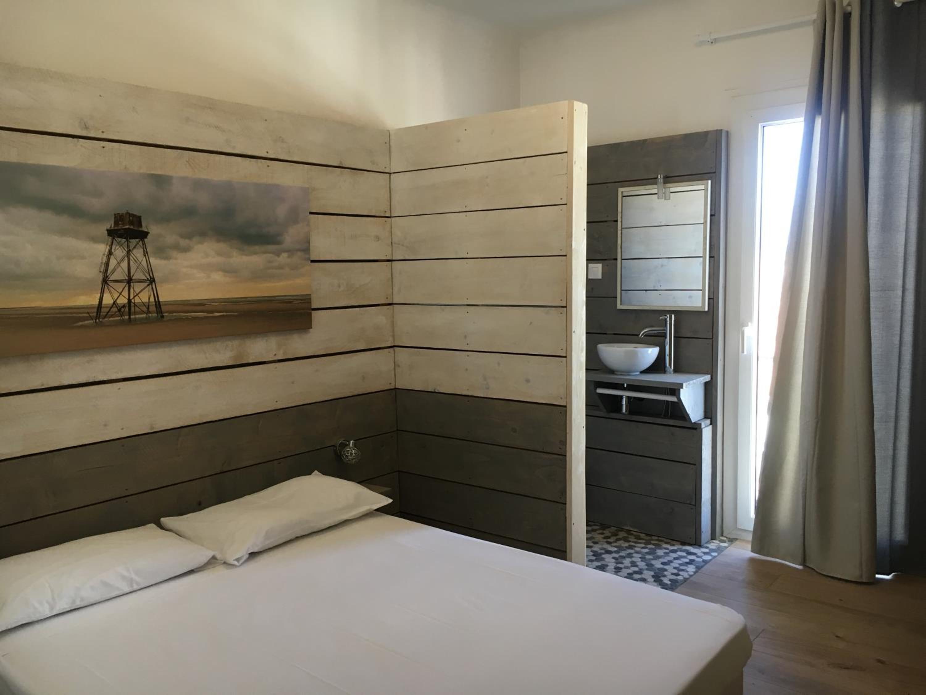 Classic Double Room with Sink and Toilet - Photo 3