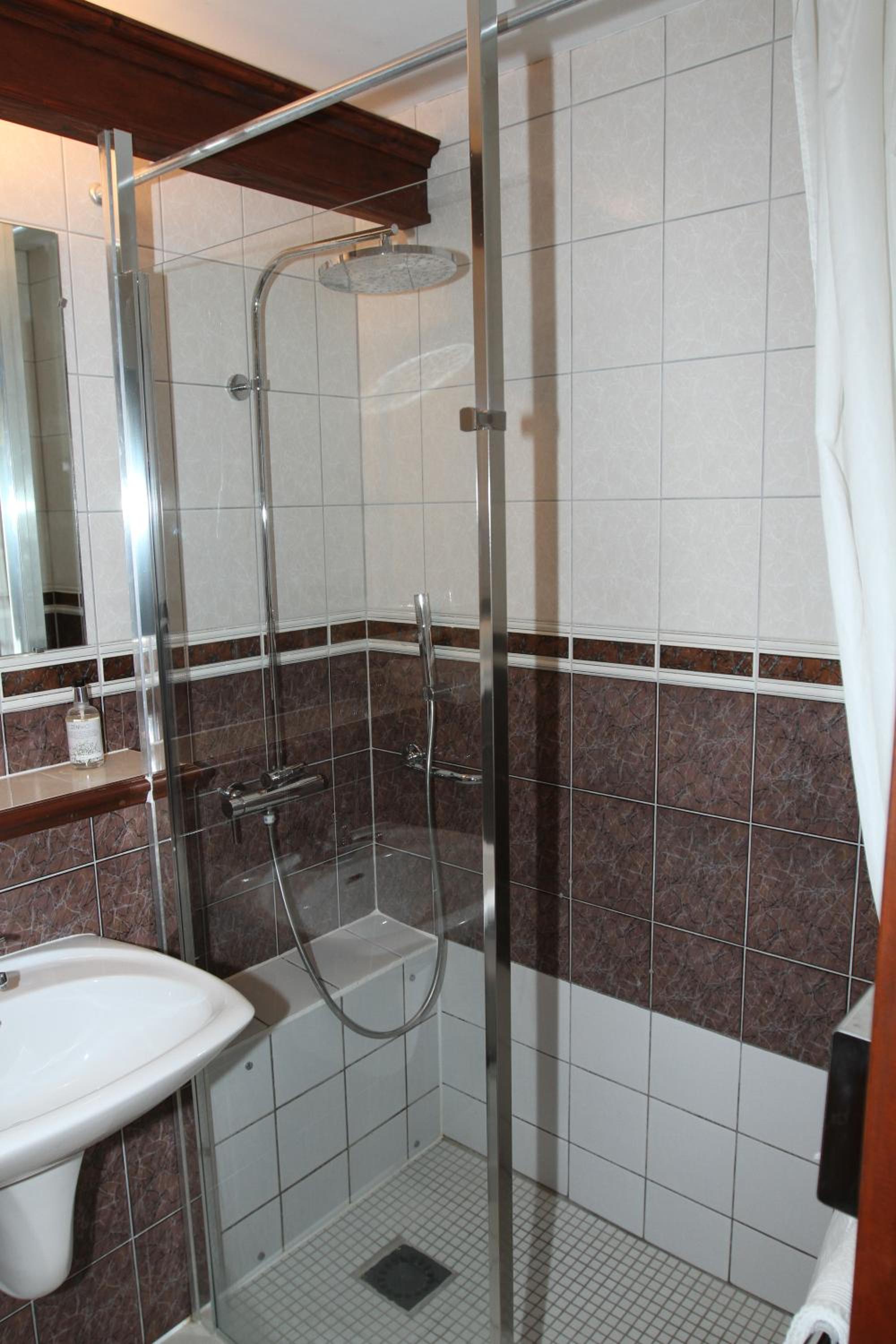 Double or Twin Room with Sea View - Photo 4
