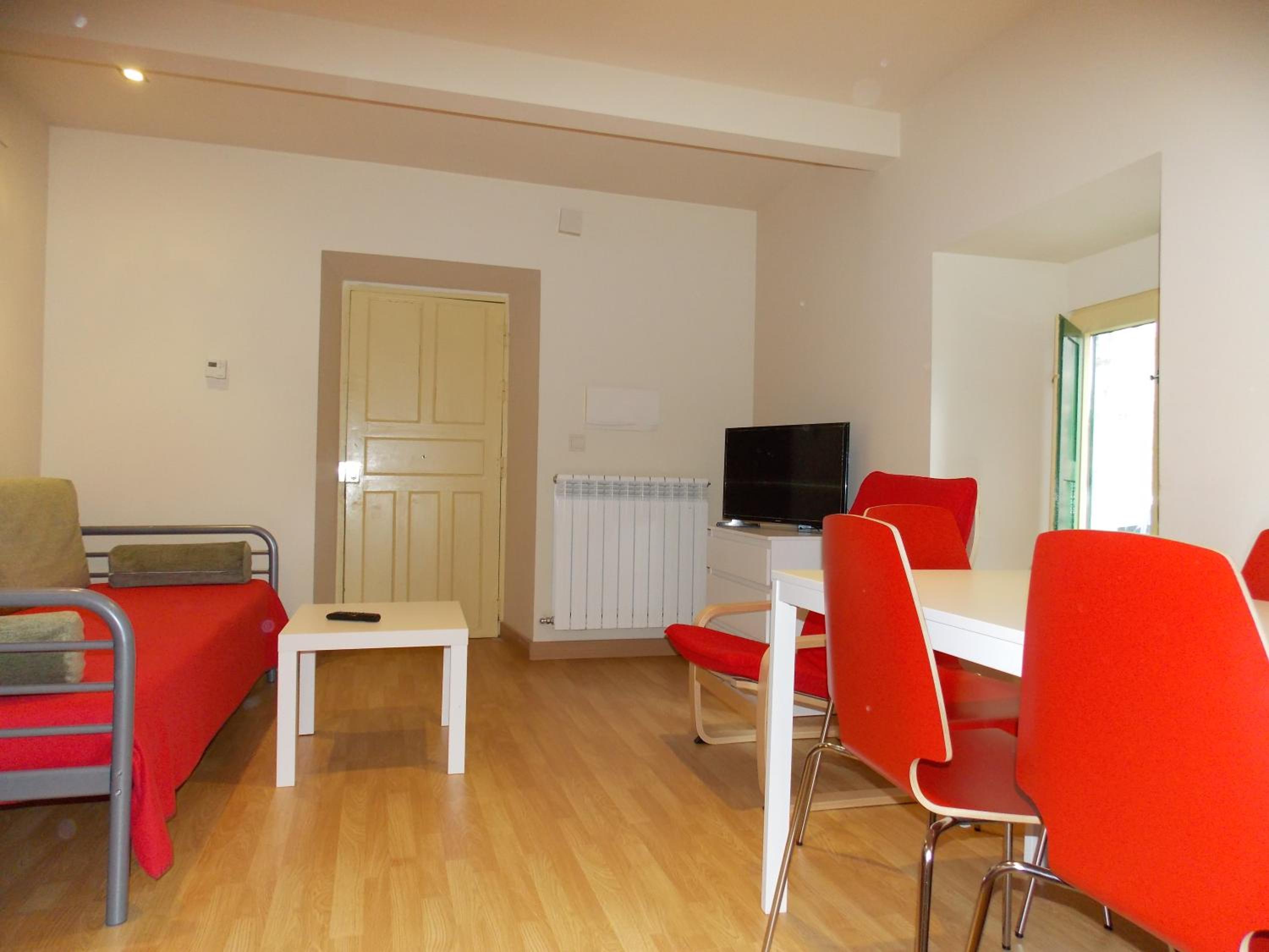 Two-Bedroom Apartment (4-5 Adults) photo 3