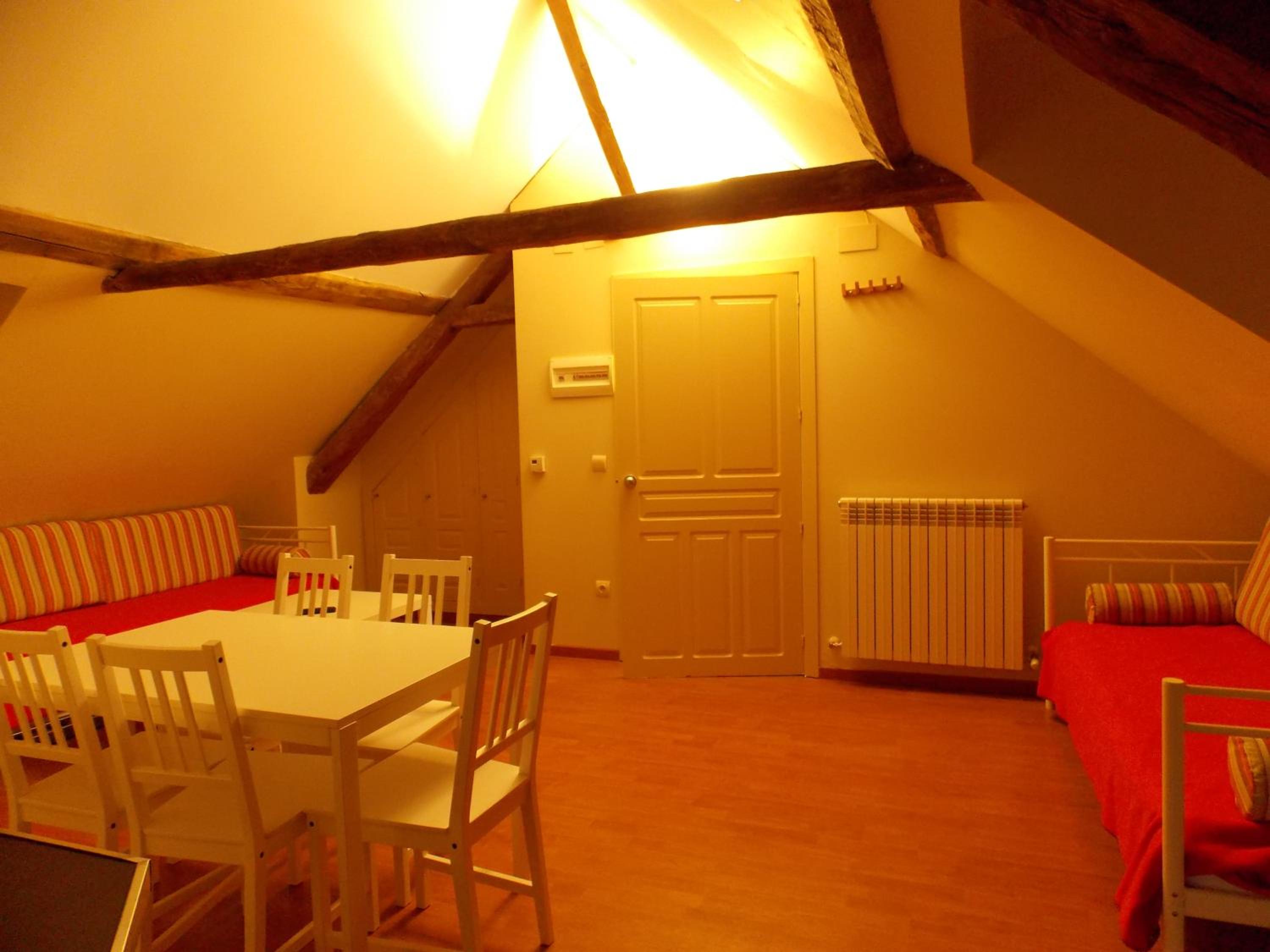One-Bedroom Apartment (2-5 Adults) photo 2