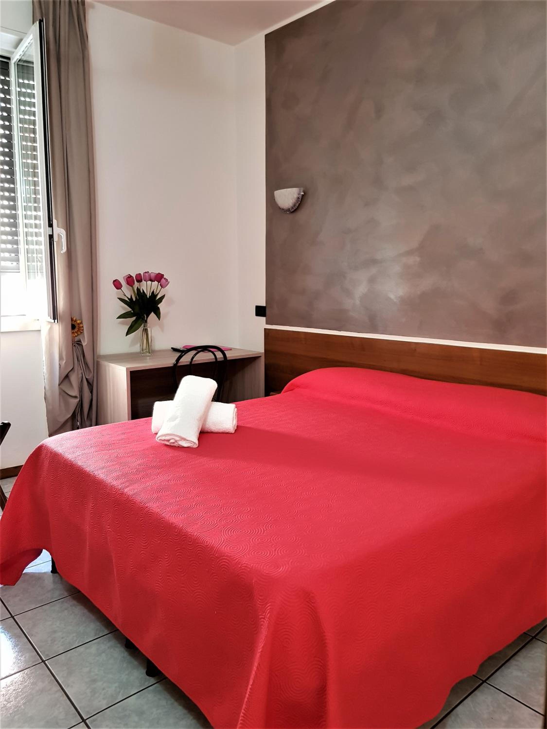 Double Room - Photo 8
