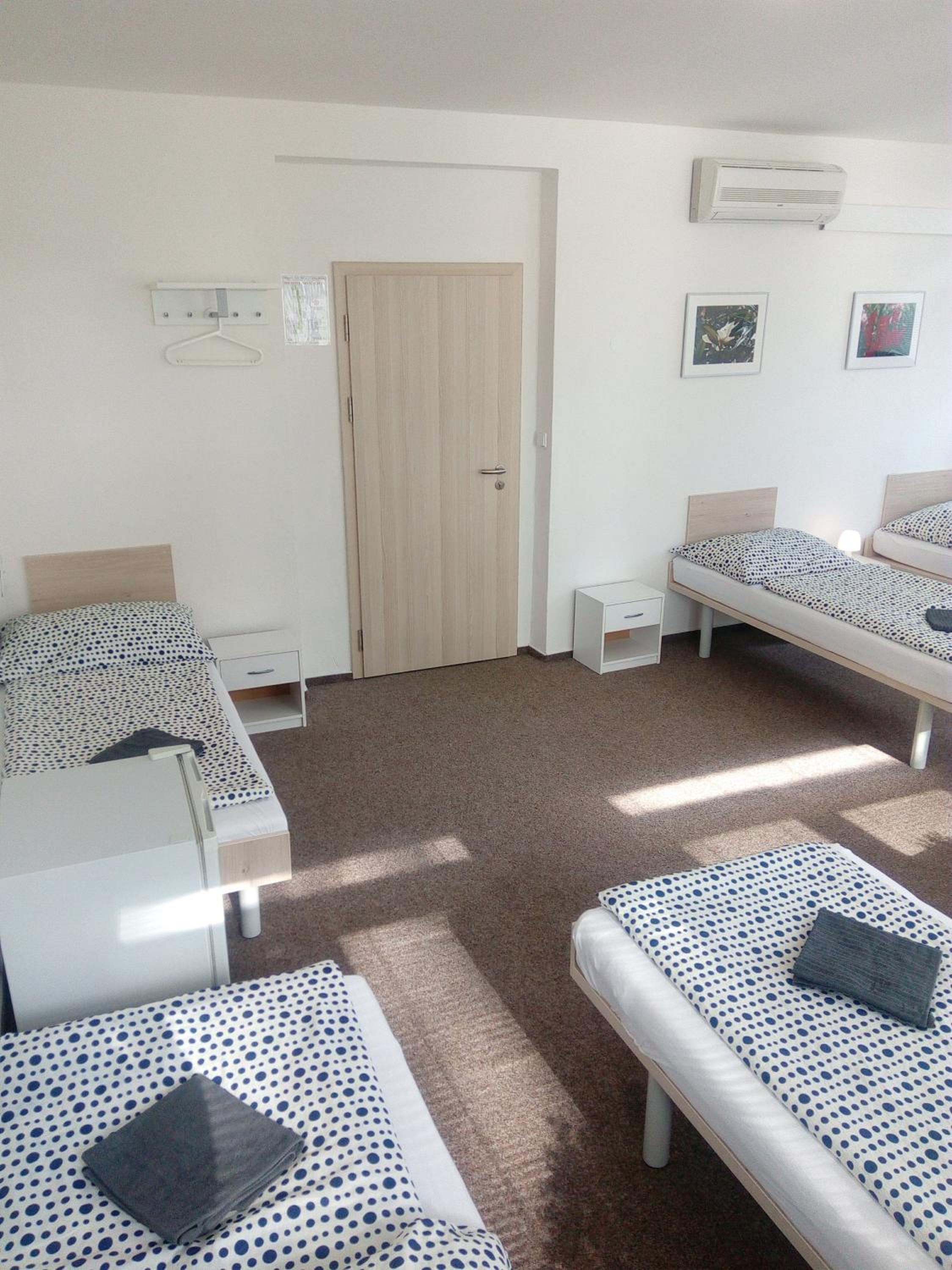 Large Family Room - Photo 4
