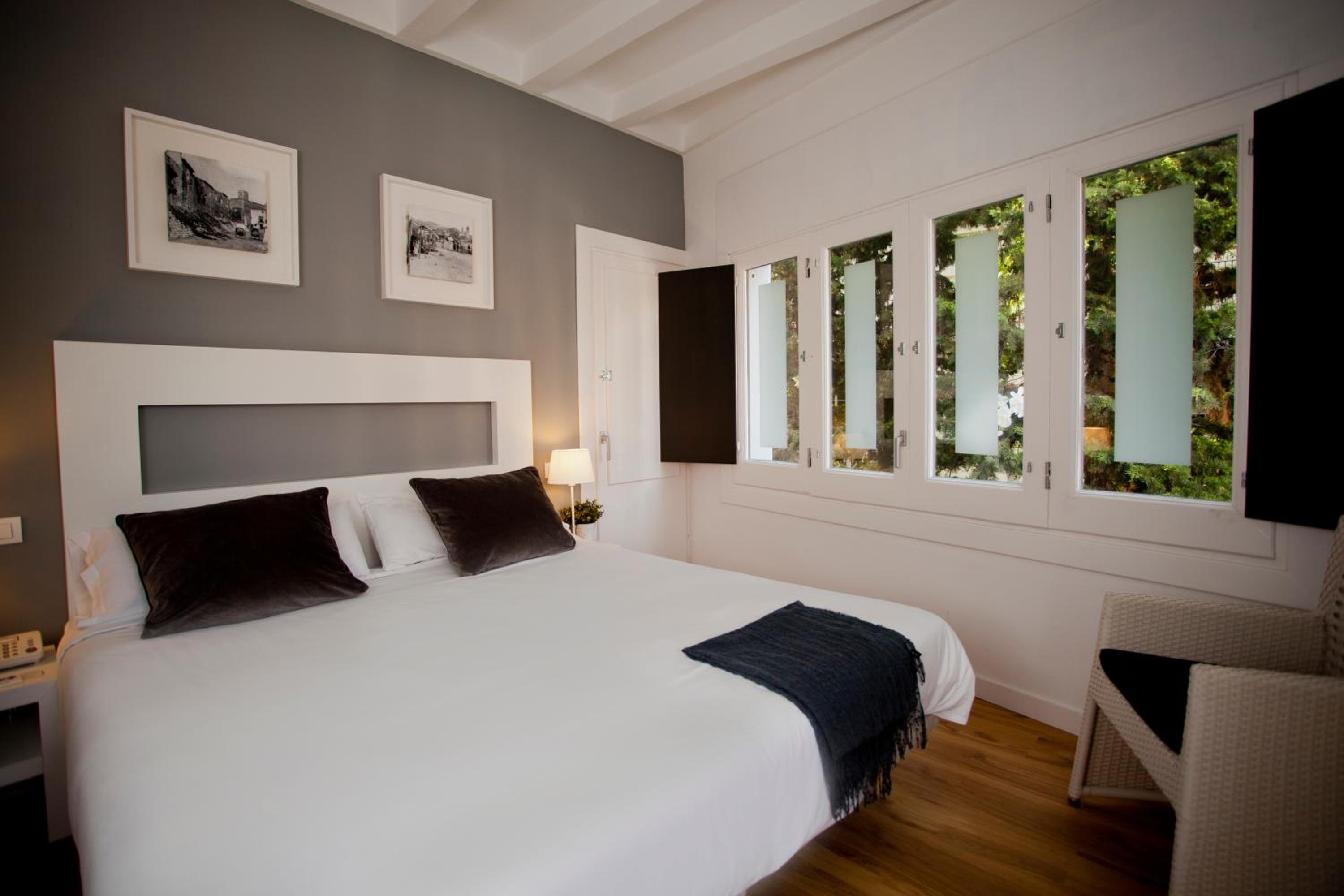 Twin Room with Extra Bed photo 2