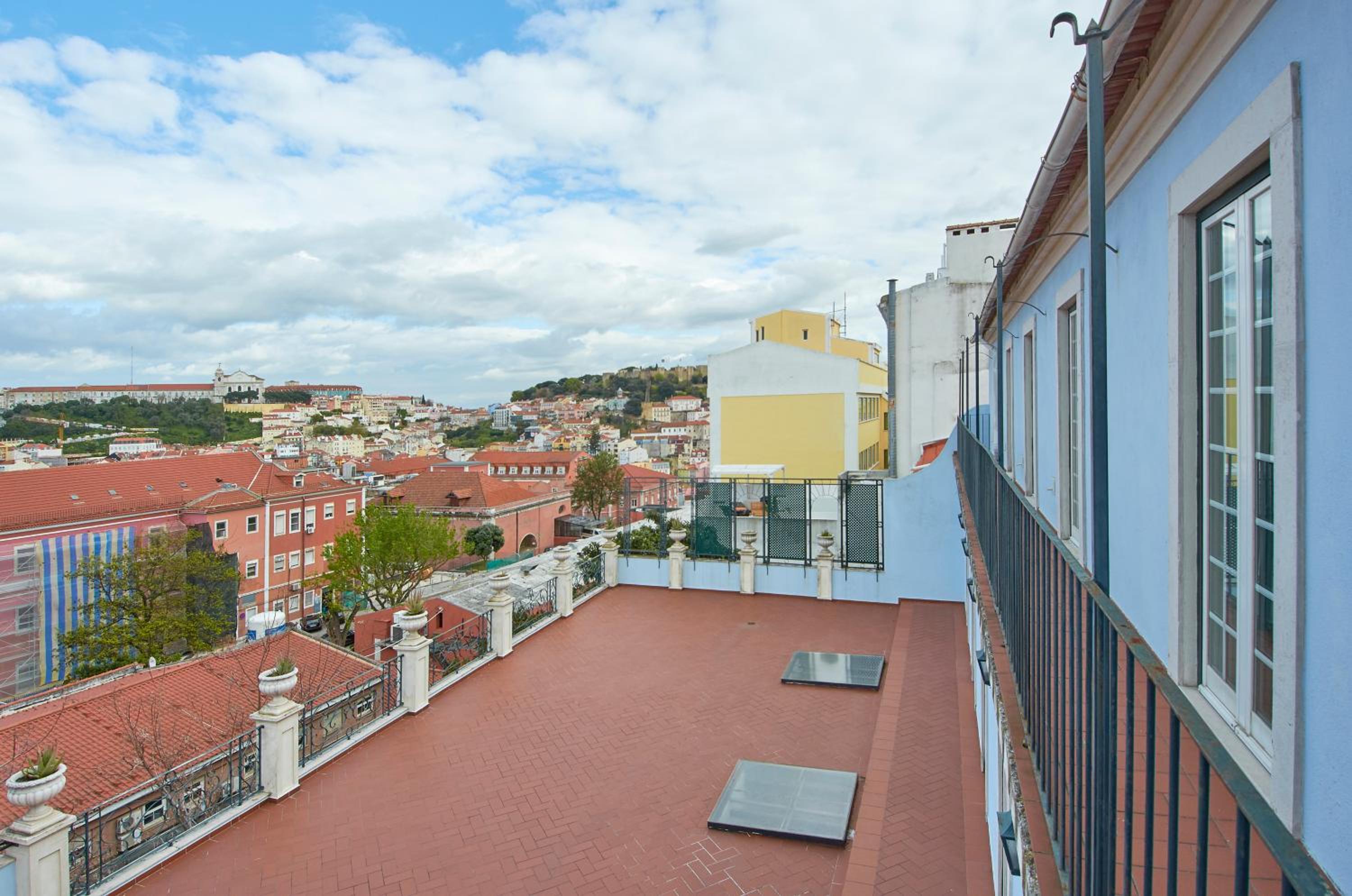 Deluxe Double or Twin Room with City View - Photo 4