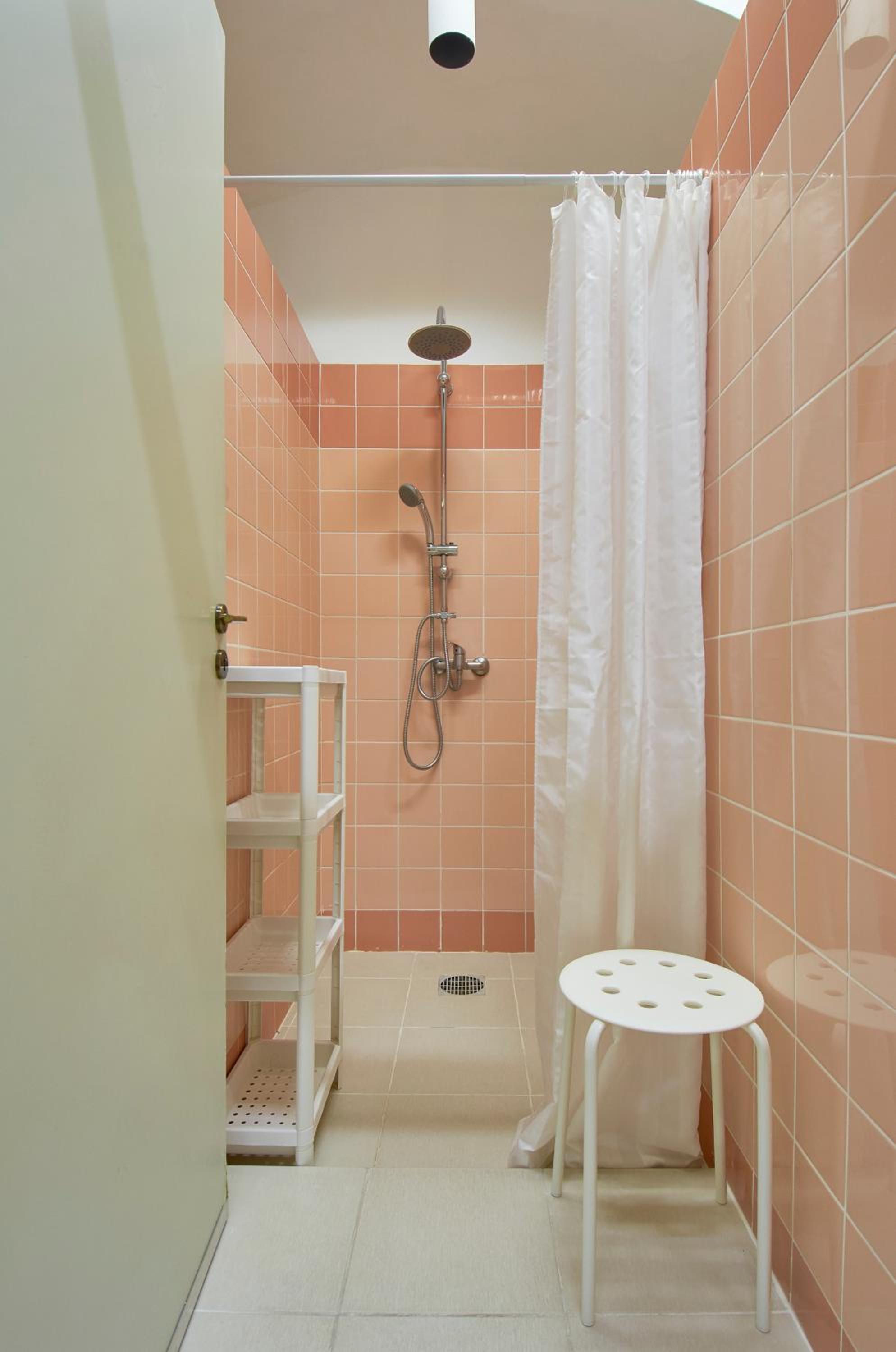 Deluxe Double Room with Balcony - Photo 6
