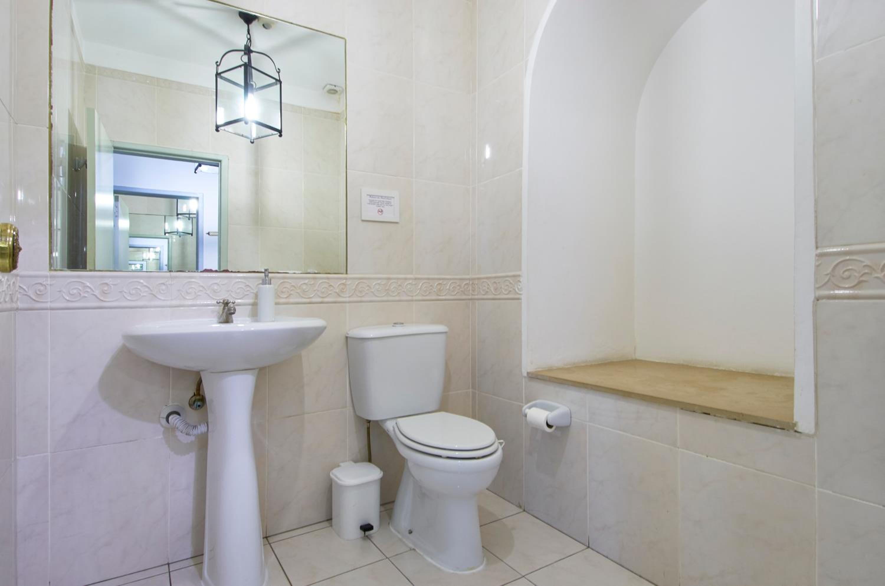 Deluxe Double Room with Balcony - Photo 8