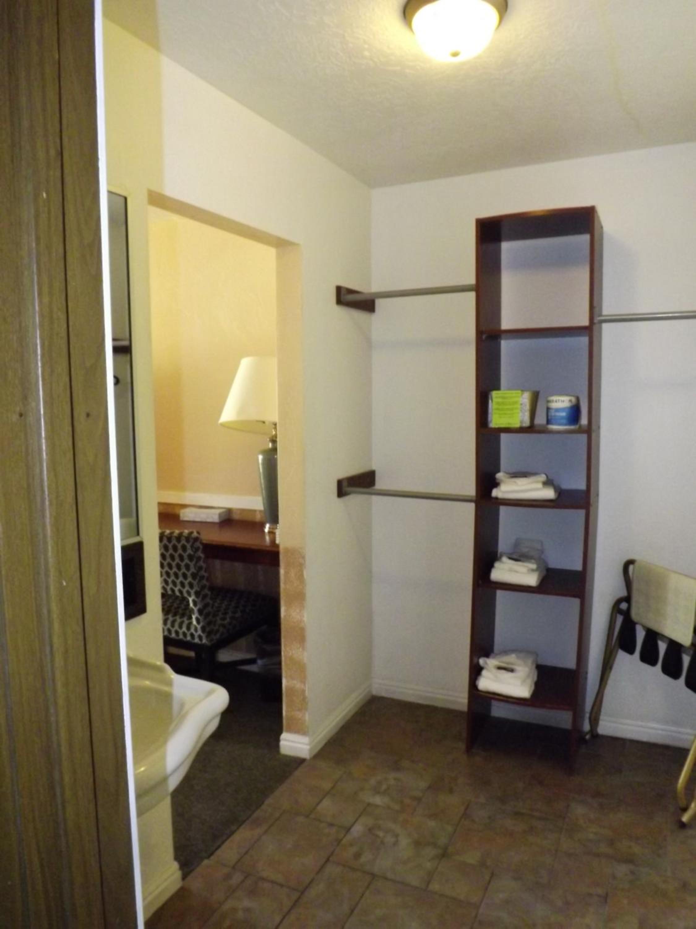 Pet Friendly with 2 Queen Beds photo 2