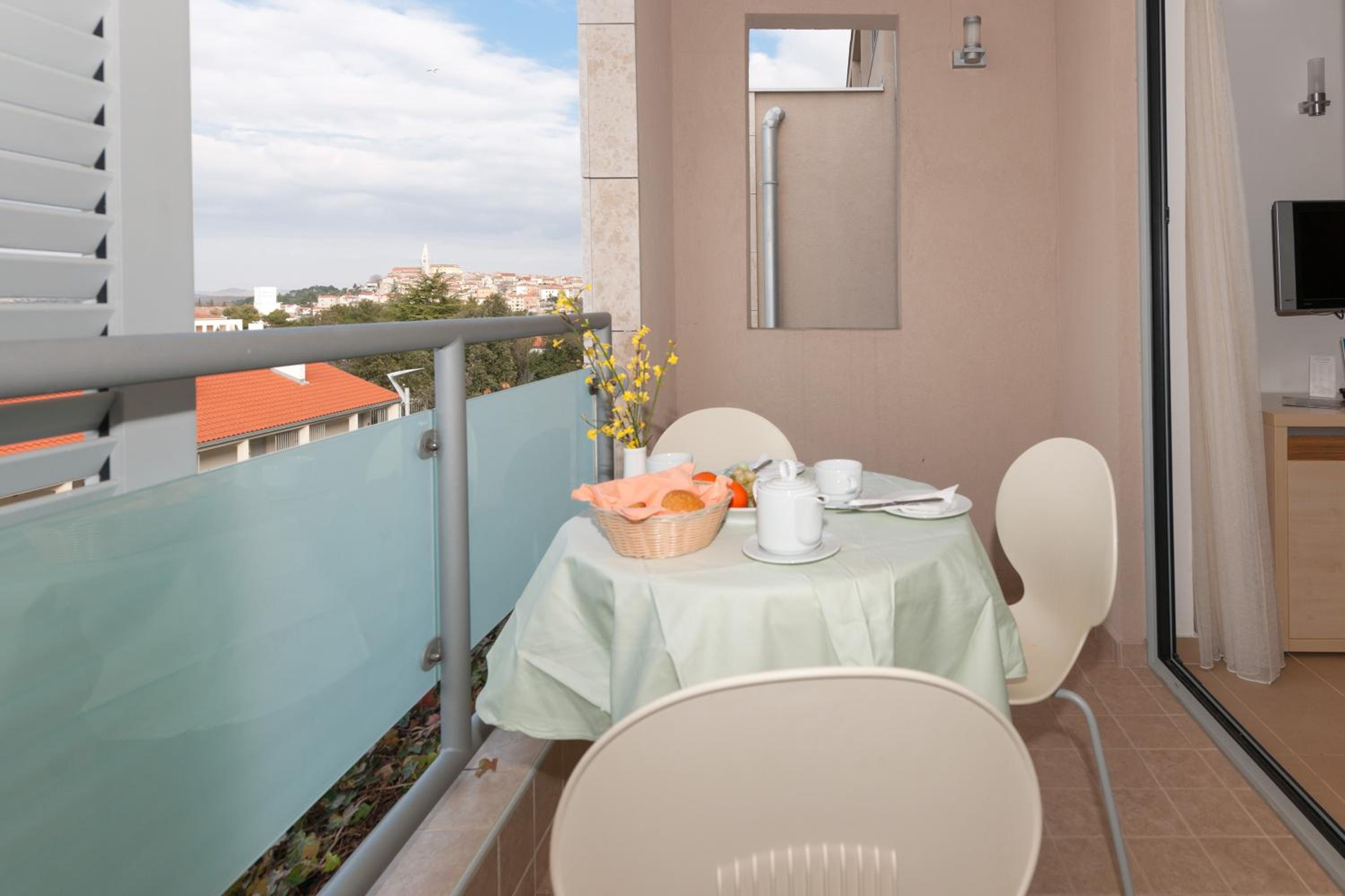 Standard Two-Bedroom Apartment (5 Adults) photo 3