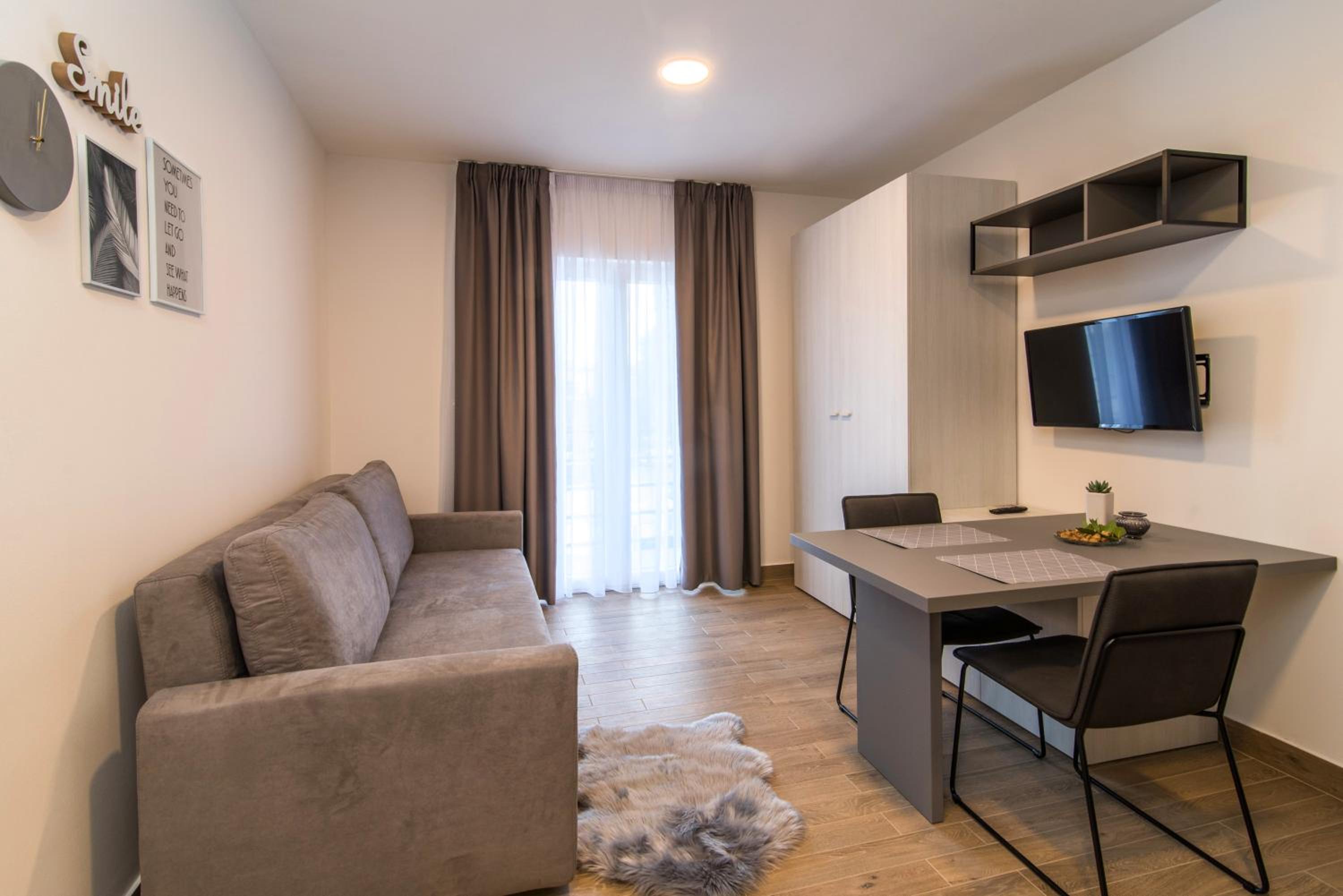 Studio Apartment with Balcony photo 1