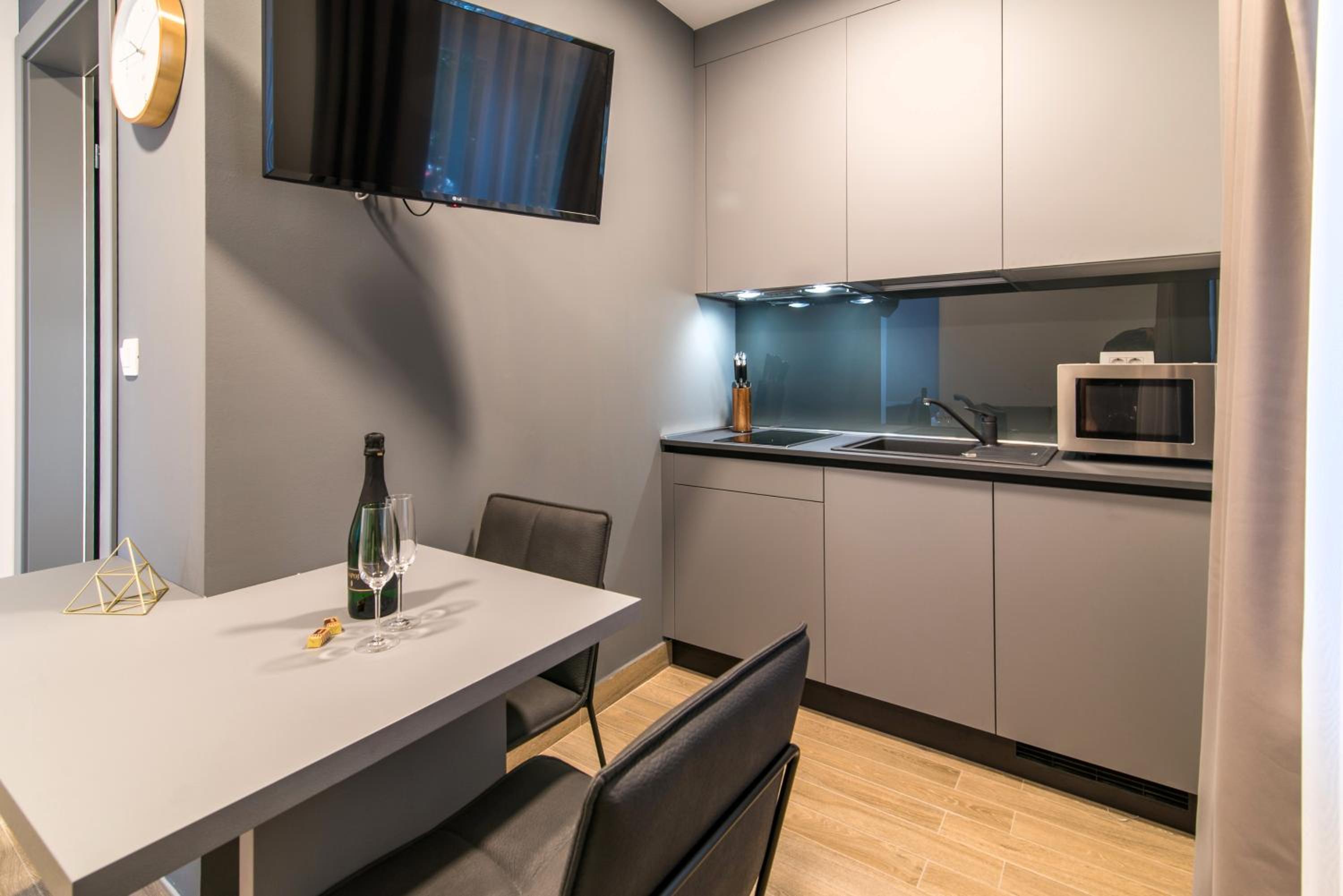 Studio Apartment - Photo 6
