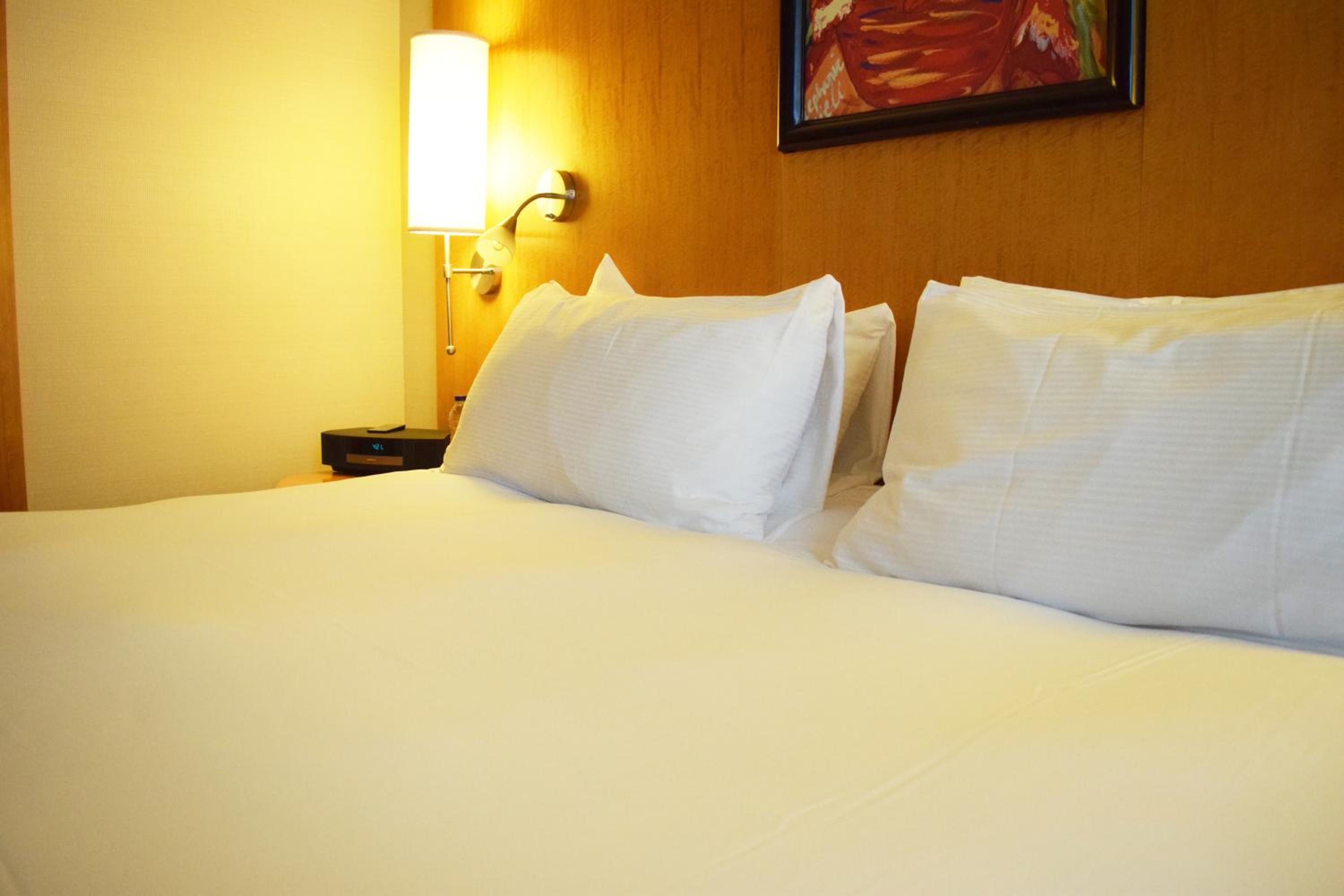 Luxury Corner King Room - Photo 3